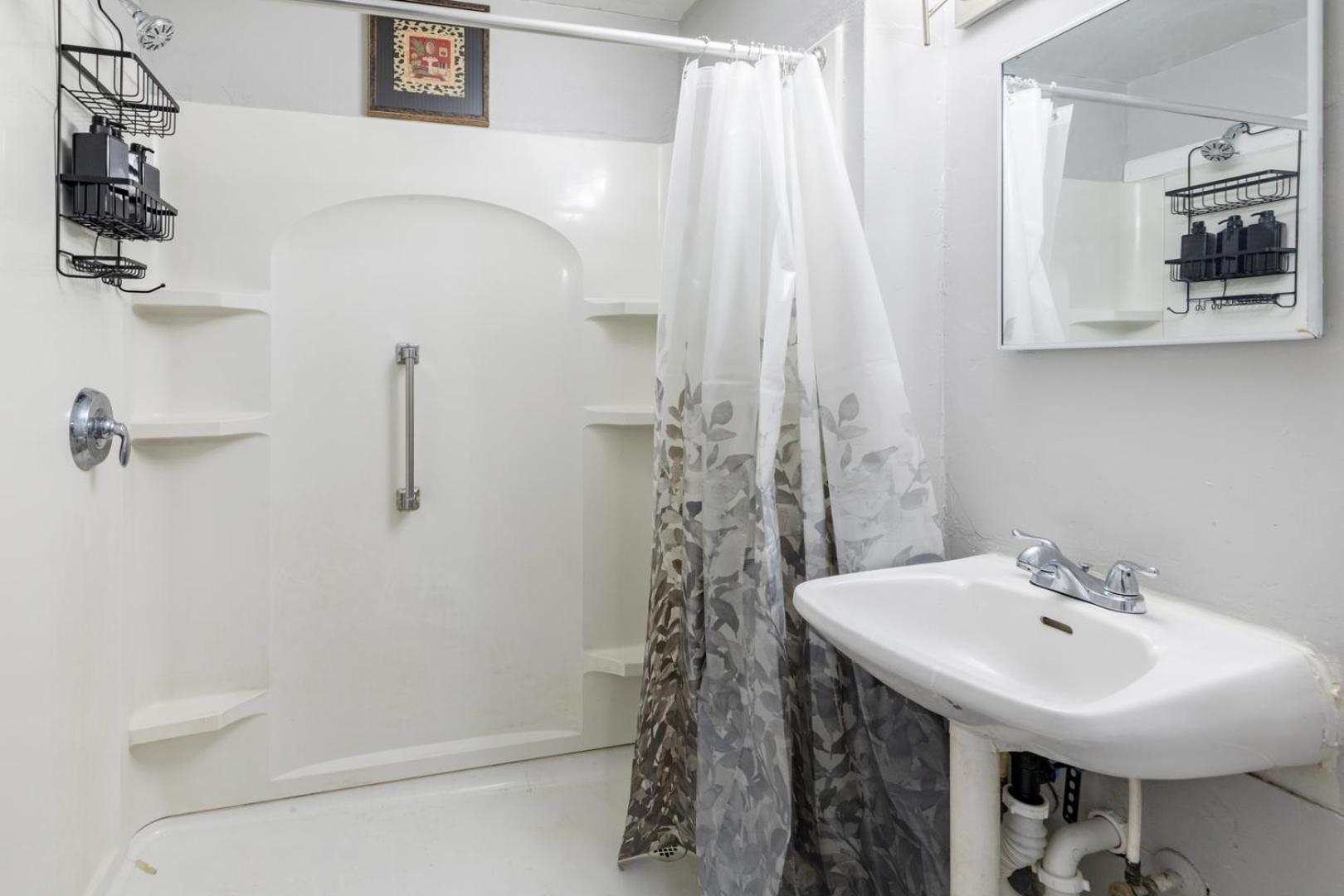 Quiet Pittsburgh 3BR | Parking, AC + Pets