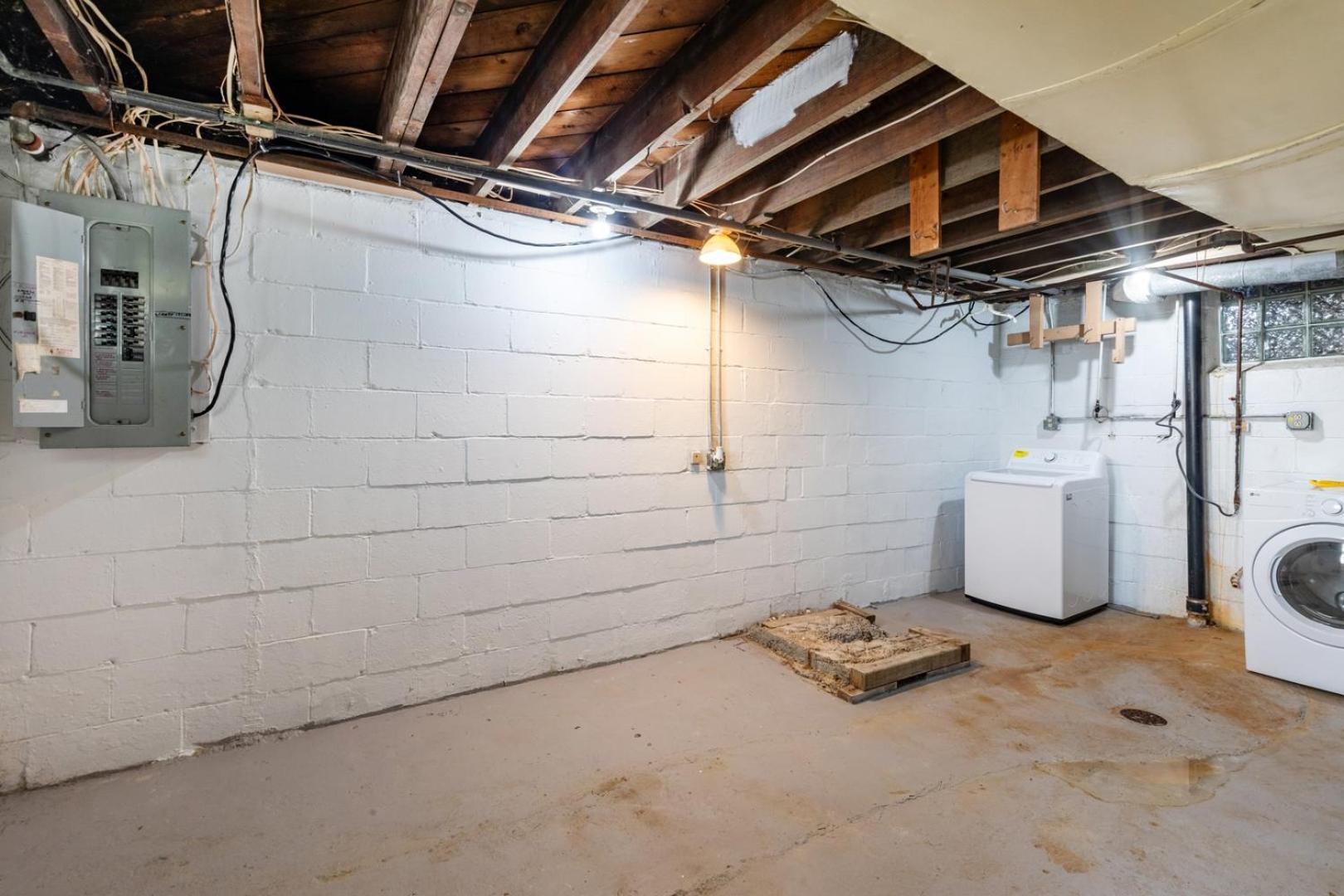 Quiet Pittsburgh 3BR | Parking, AC + Pets