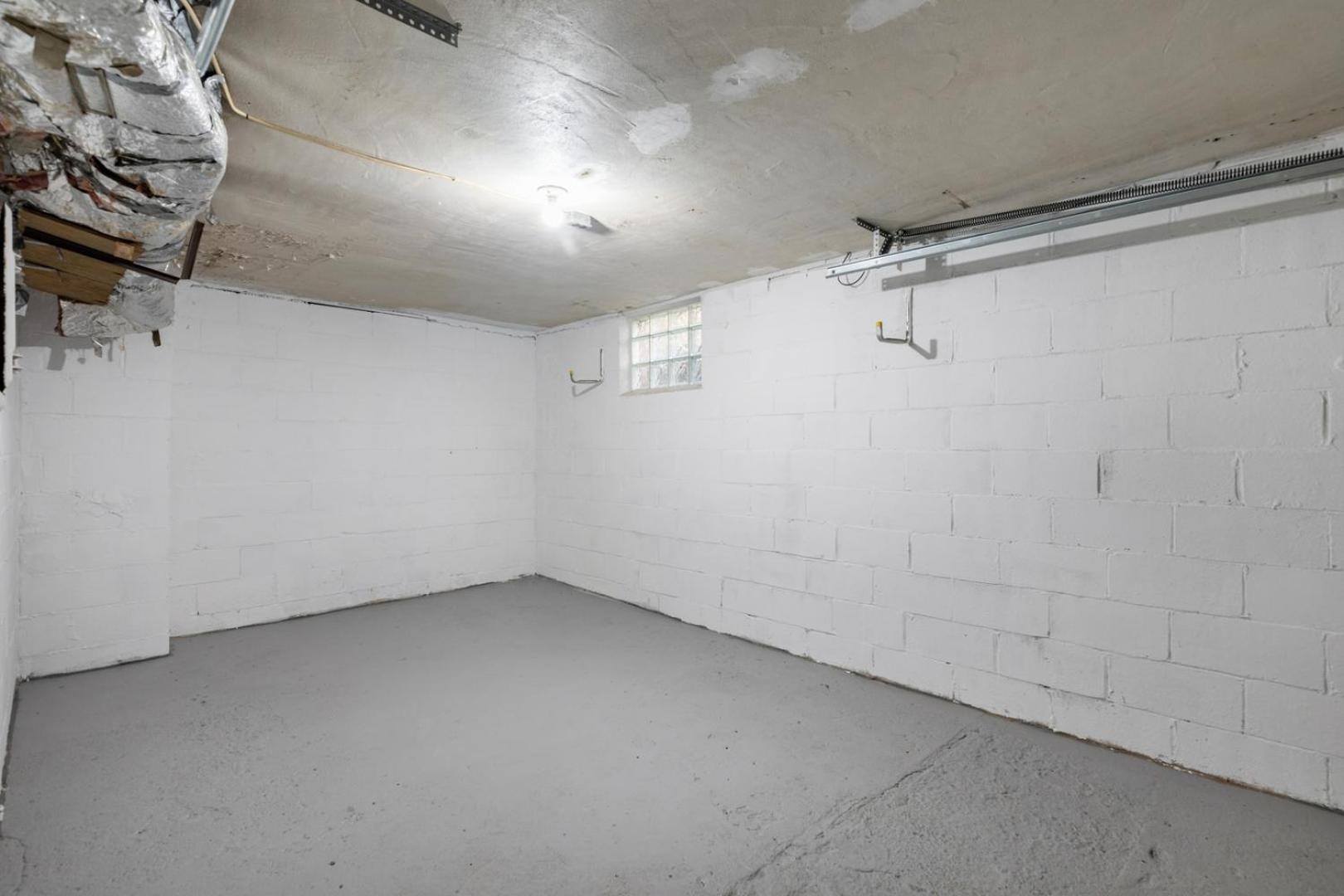 Quiet Pittsburgh 3BR | Parking, AC + Pets