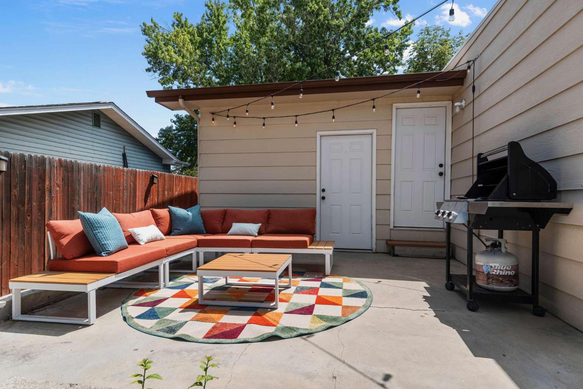 6BR Family Retreat with Games Billiards Mini Golf BBQ and Yard