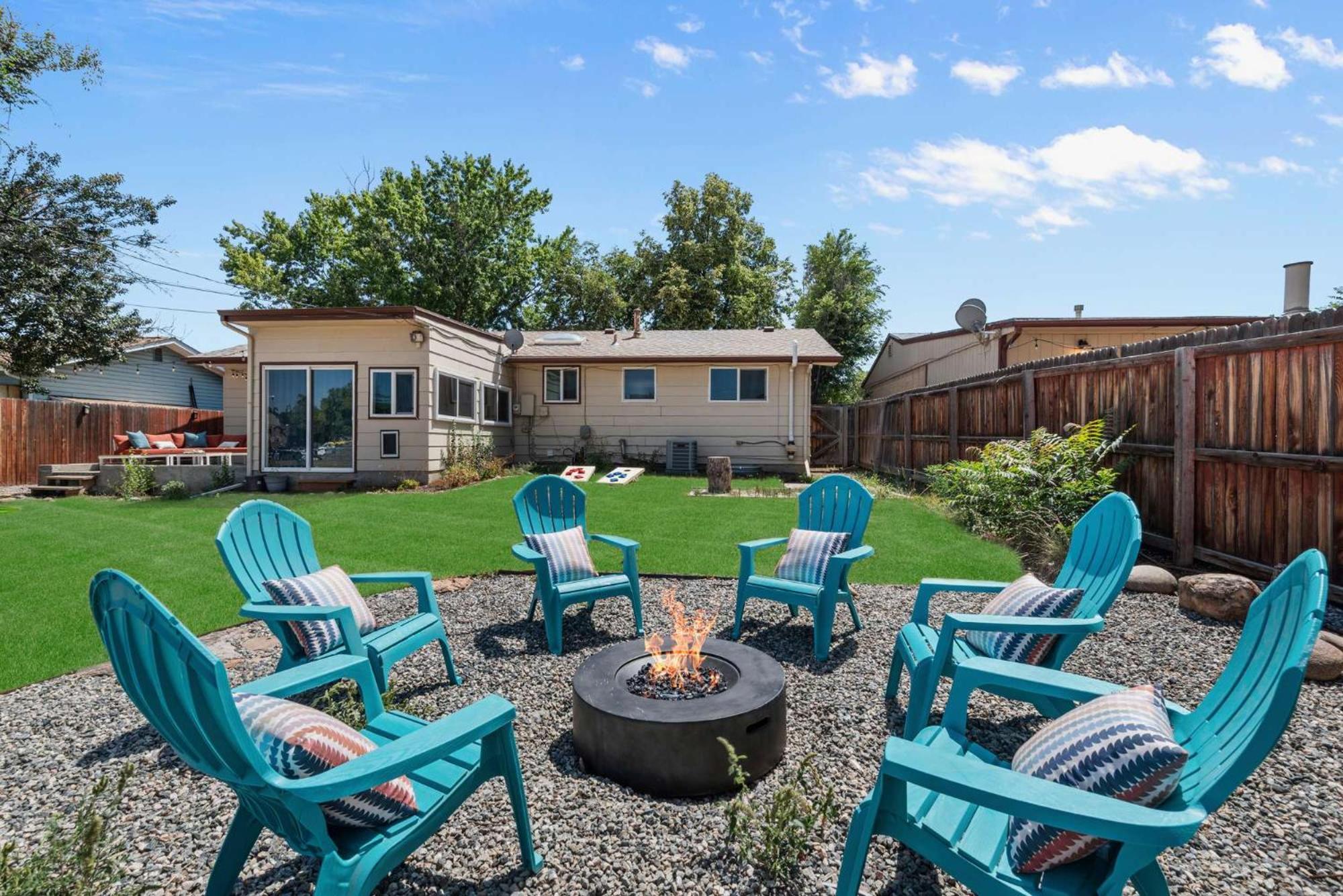 6BR Family Retreat with Games Billiards Mini Golf BBQ and Yard