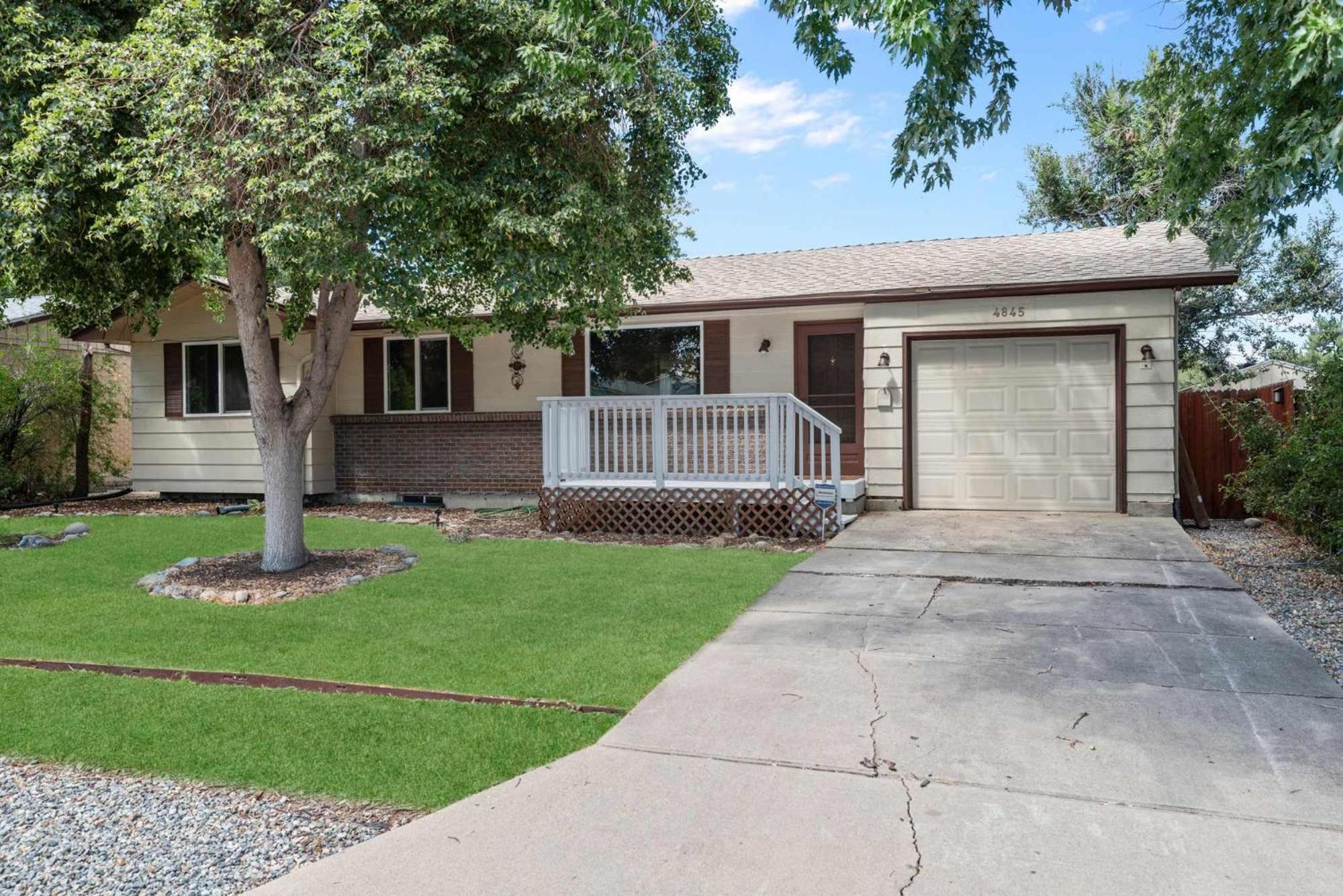 6BR Family Retreat with Games Billiards Mini Golf BBQ and Yard