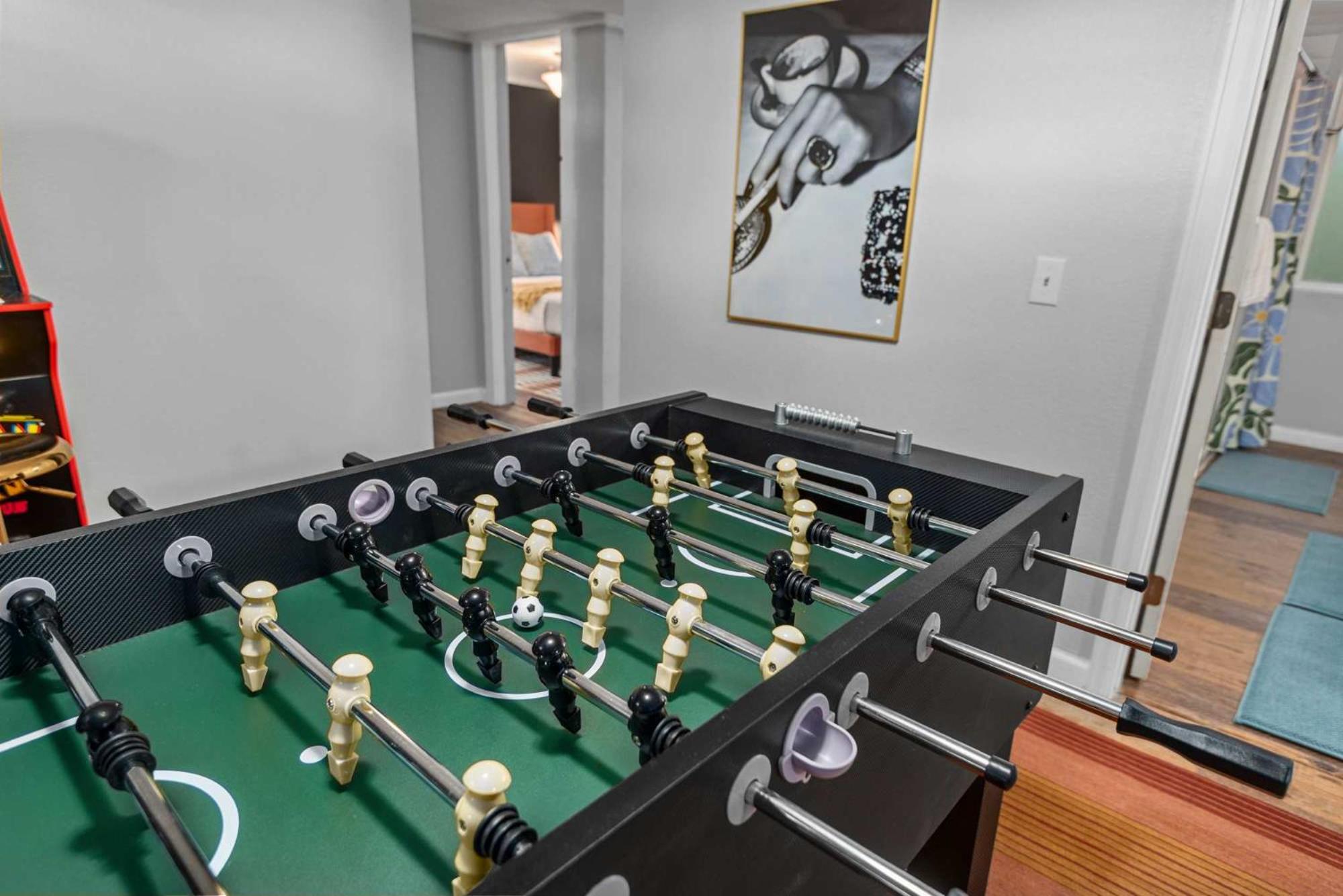 6BR Family Retreat with Games Billiards Mini Golf BBQ and Yard