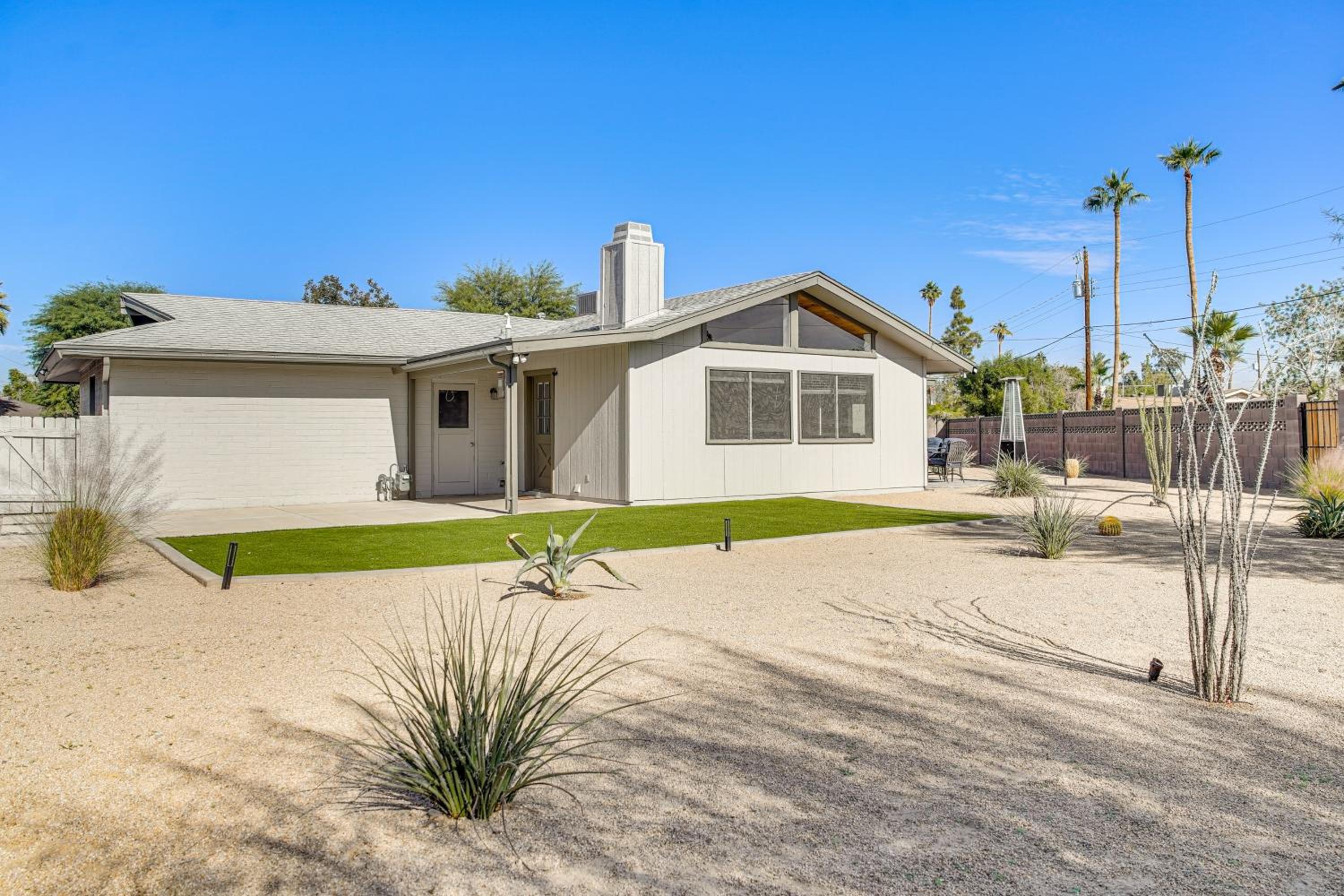 2 Mi to ASU Spacious Family Home with Patio!