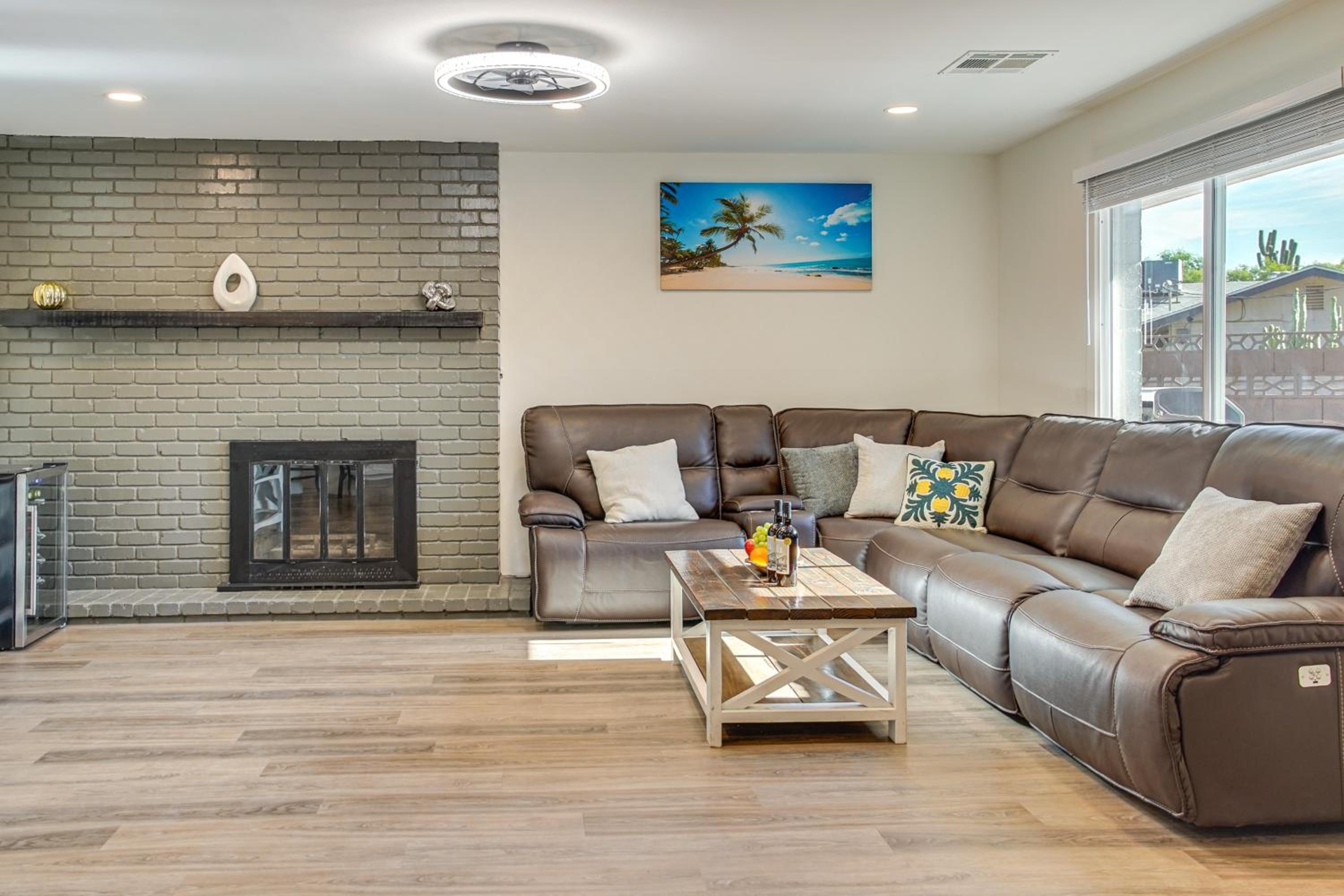 2 Mi to ASU Spacious Family Home with Patio!