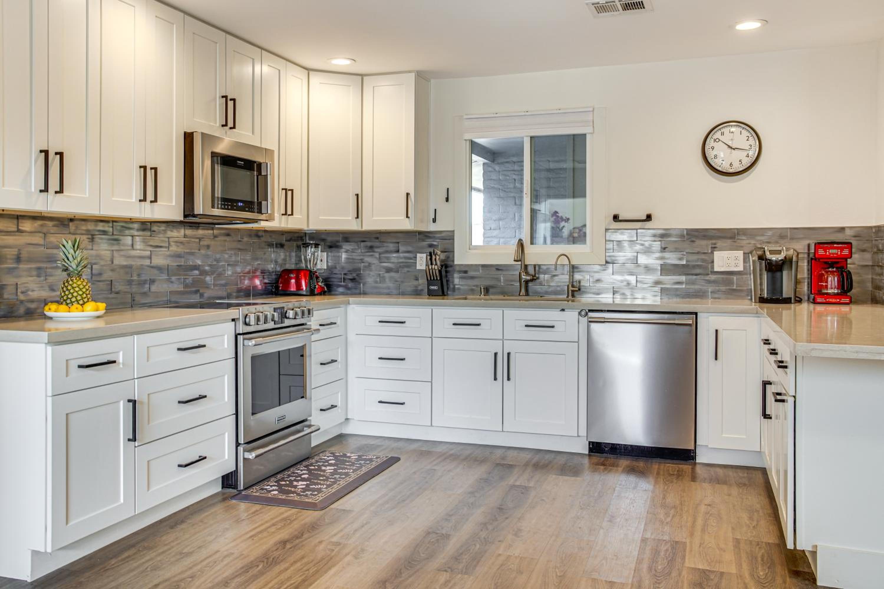 2 Mi to ASU Spacious Family Home with Patio!