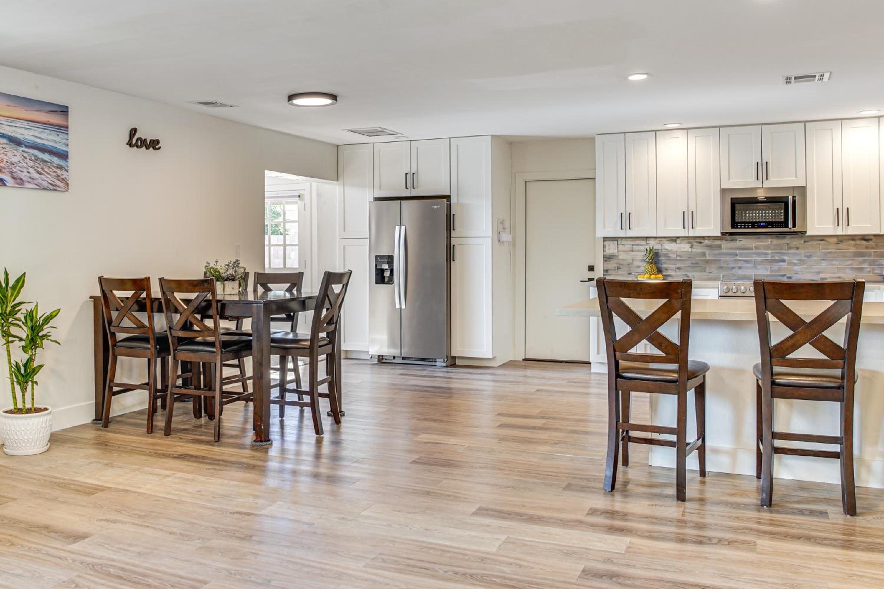 2 Mi to ASU Spacious Family Home with Patio!