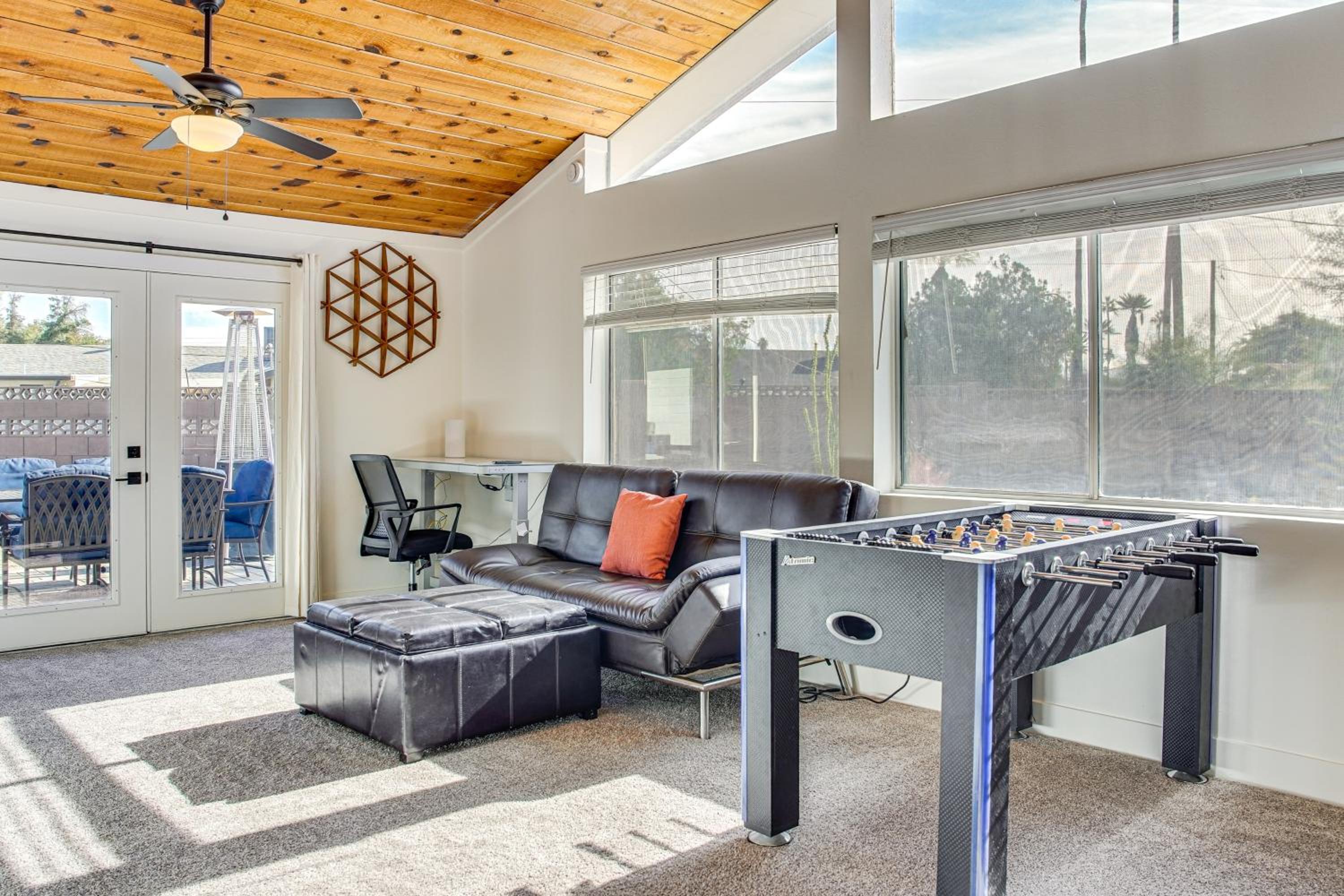 2 Mi to ASU Spacious Family Home with Patio!
