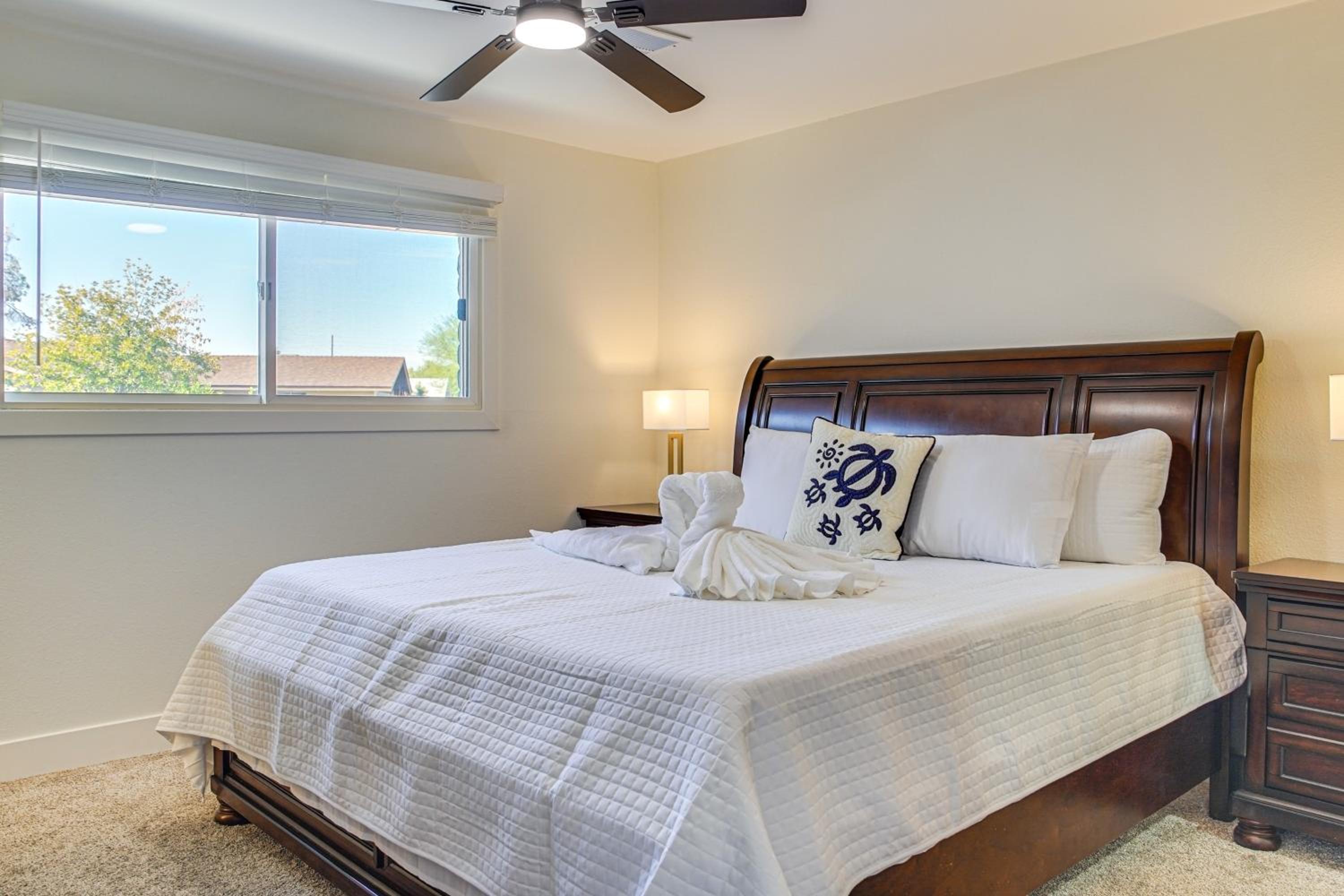 2 Mi to ASU Spacious Family Home with Patio!
