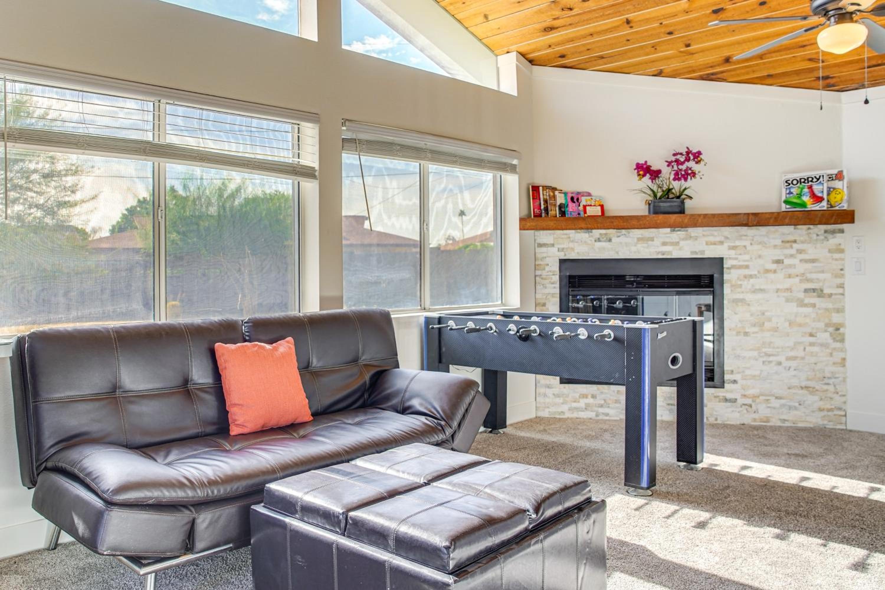 2 Mi to ASU Spacious Family Home with Patio!