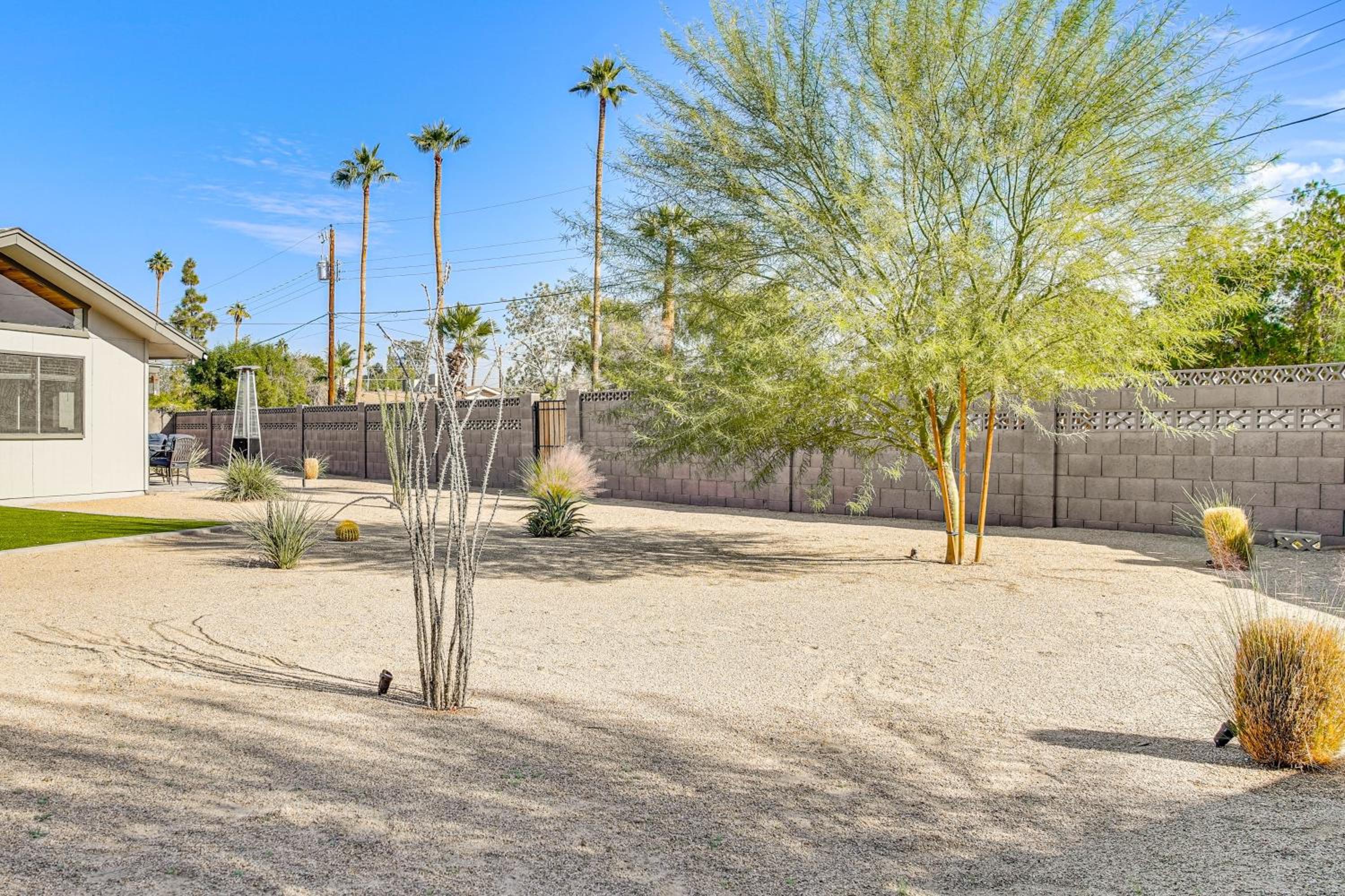 2 Mi to ASU Spacious Family Home with Patio!