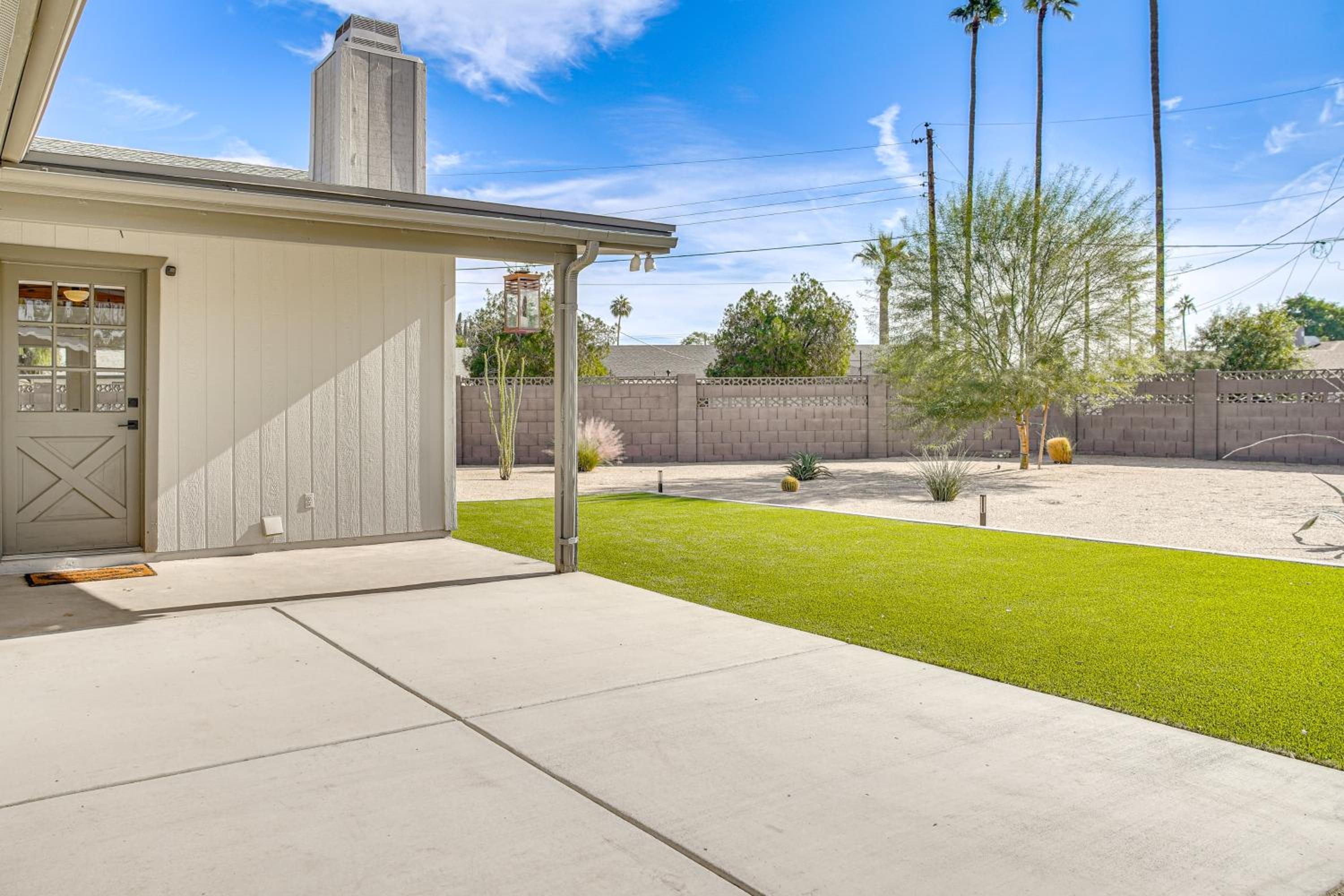 2 Mi to ASU Spacious Family Home with Patio!
