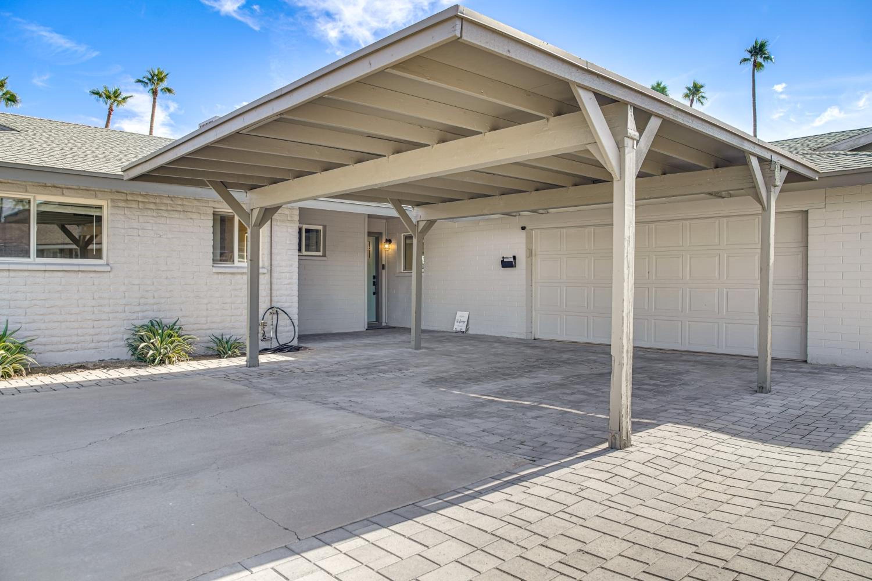 2 Mi to ASU Spacious Family Home with Patio!