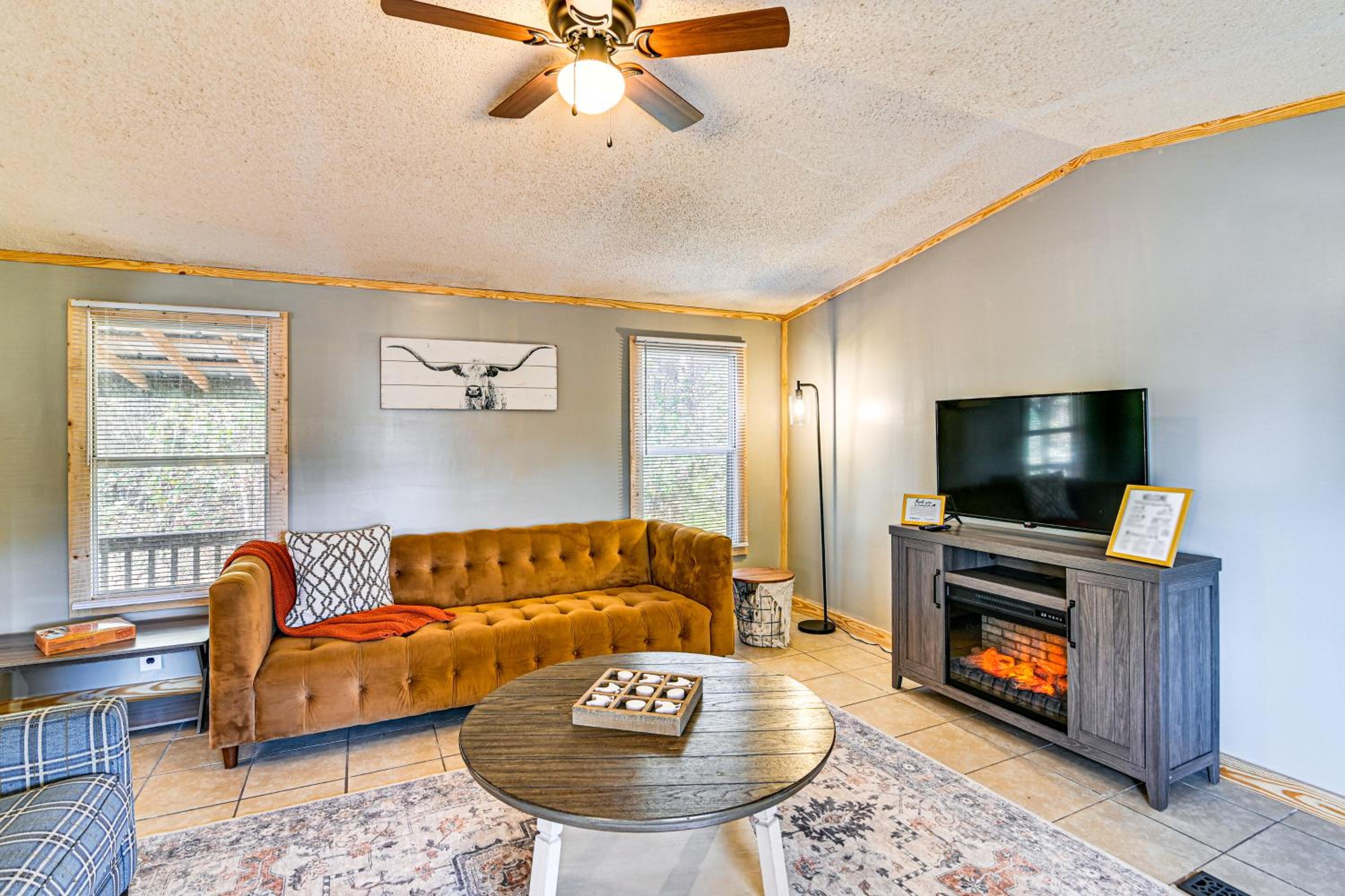 Countryside Home with Pond and Pasture Views in Iuka!