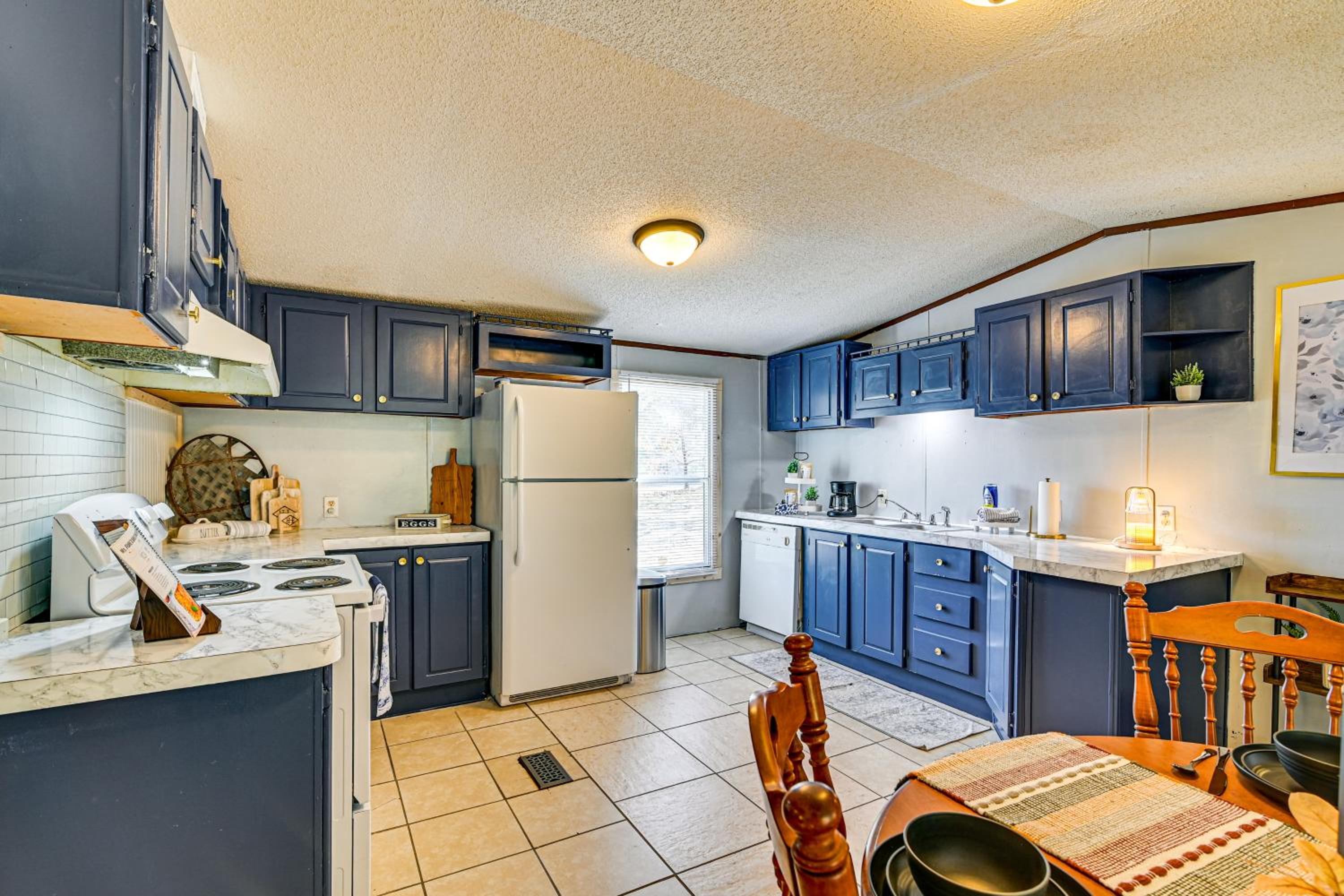 Countryside Home with Pond and Pasture Views in Iuka!