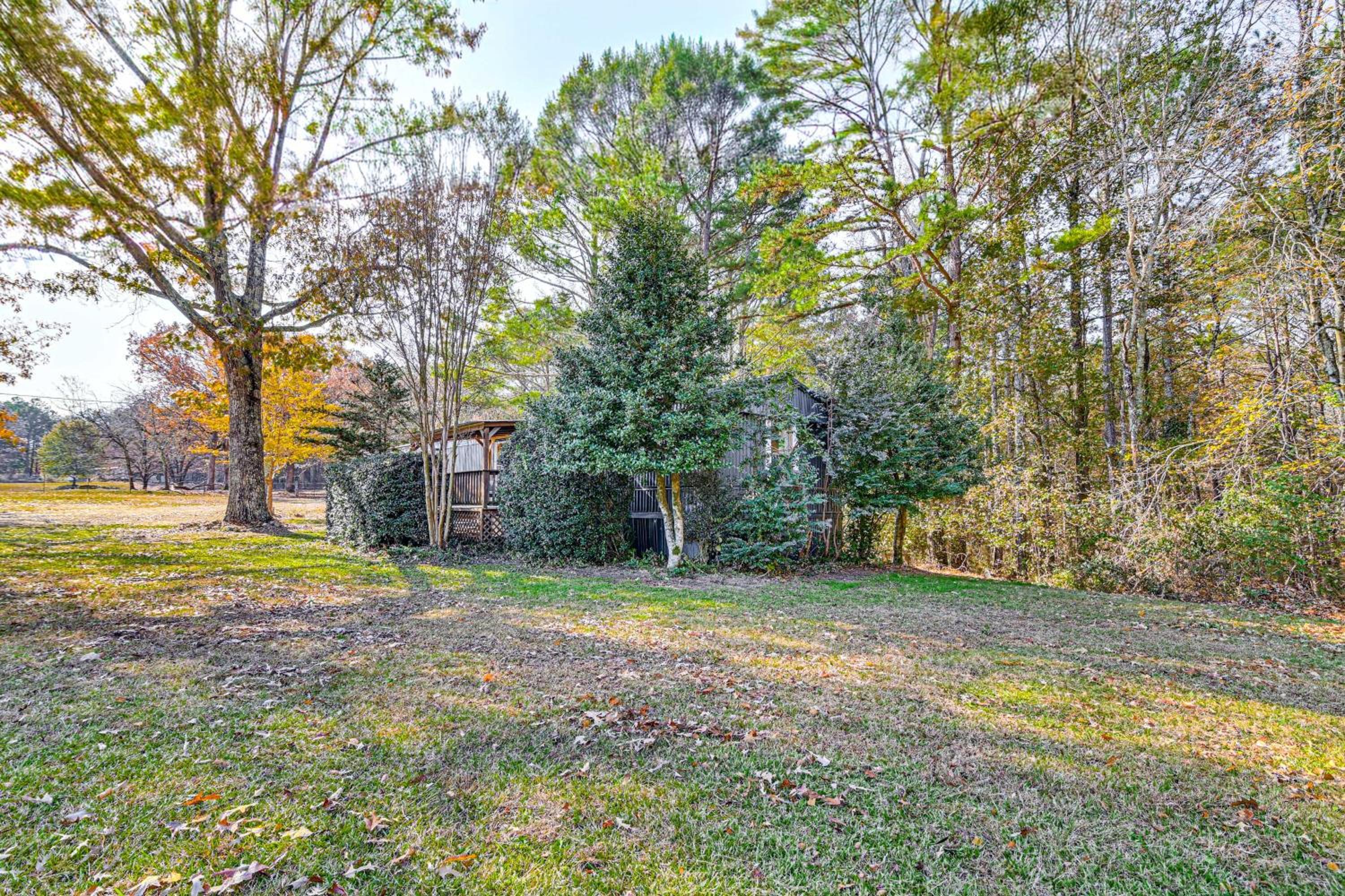 Countryside Home with Pond and Pasture Views in Iuka!