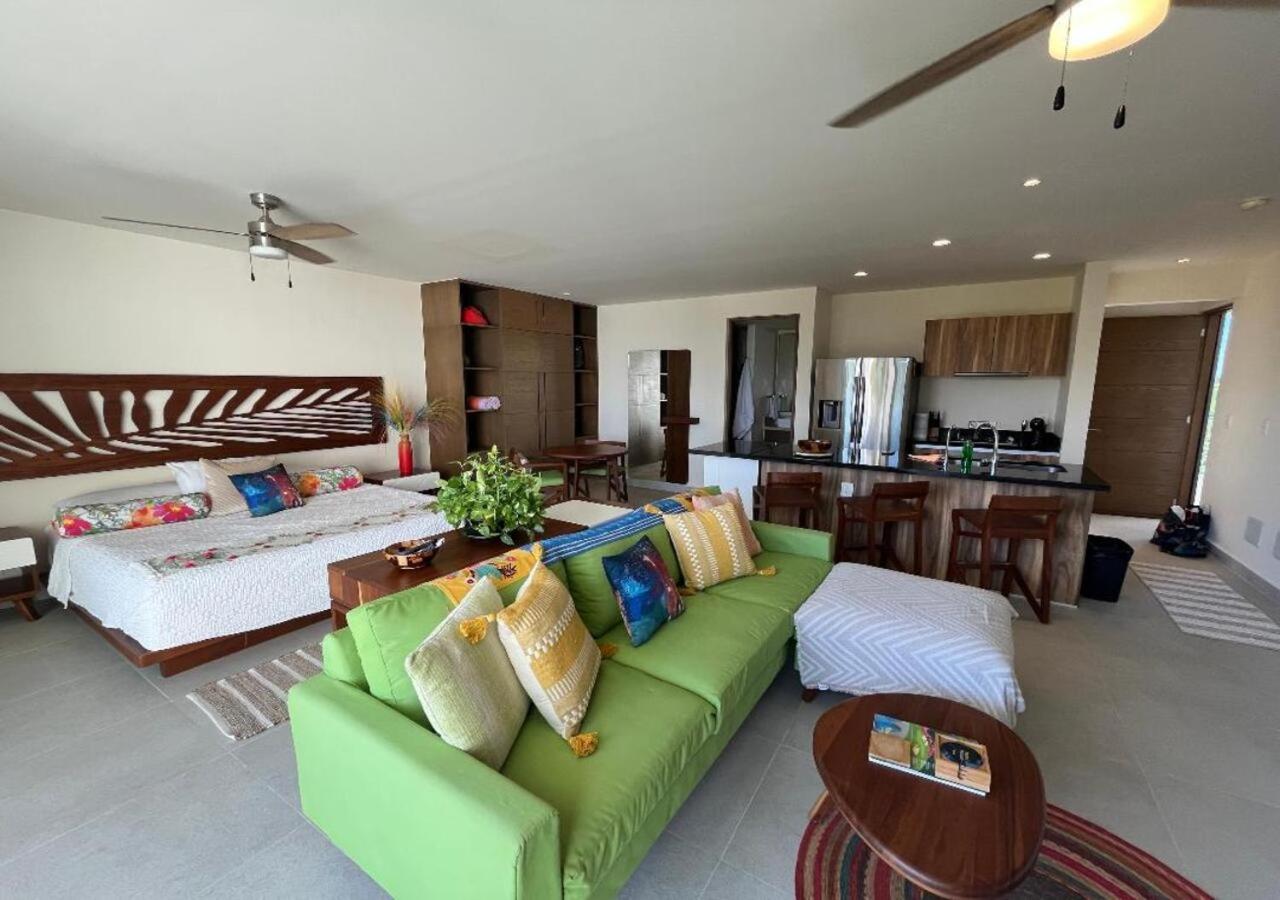 Rooftop Pool, Seaview Balcony, Beach, Gym & BBQ