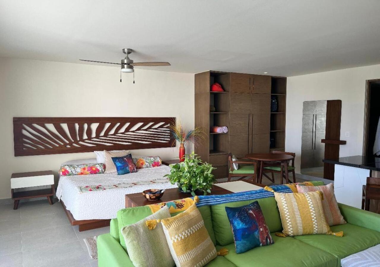 Rooftop Pool, Seaview Balcony, Beach, Gym & BBQ