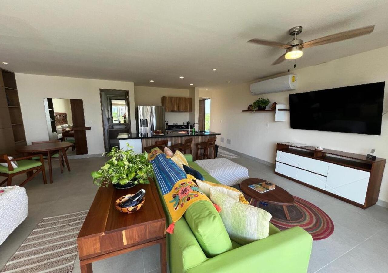 Rooftop Pool, Seaview Balcony, Beach, Gym & BBQ