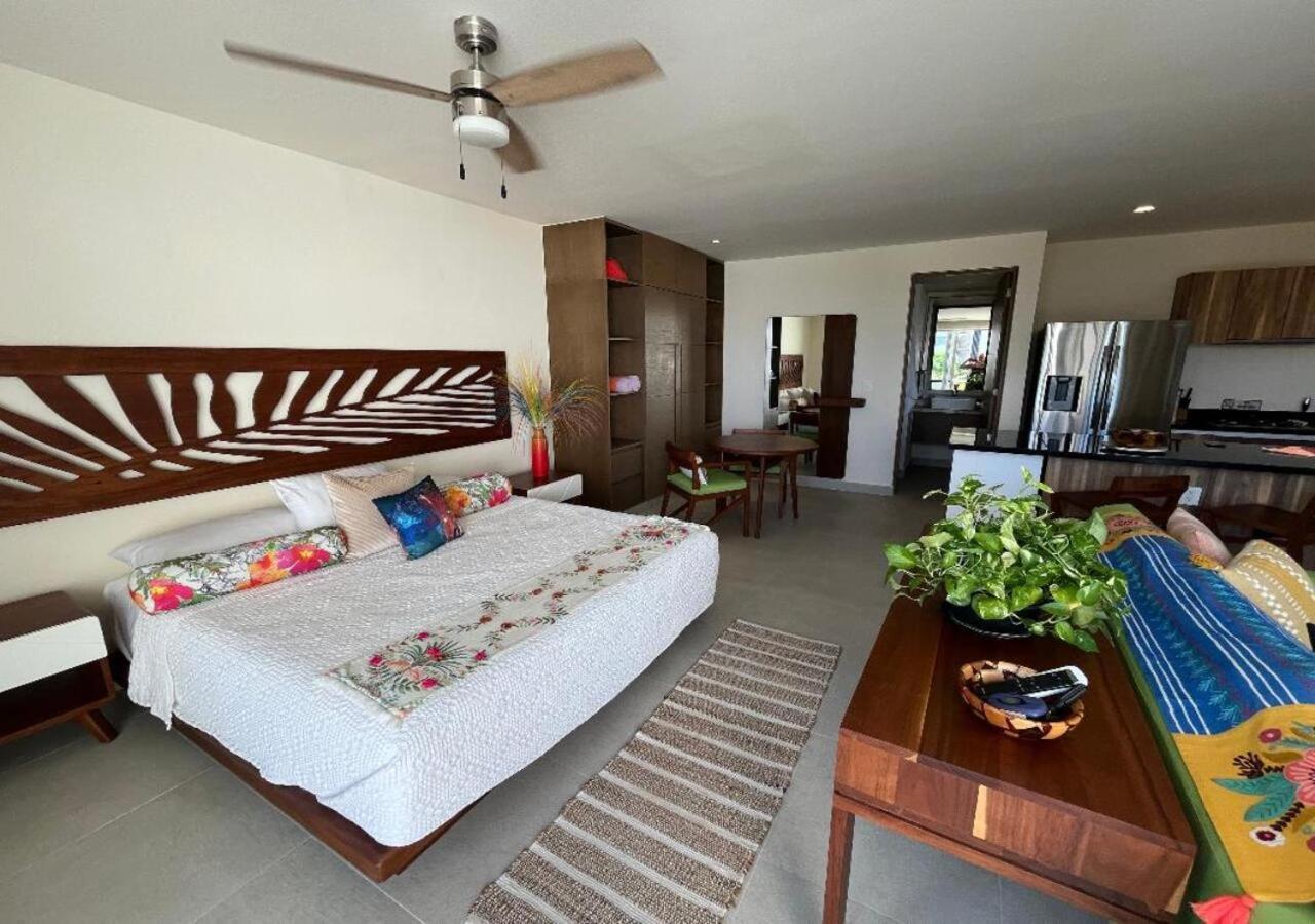 Rooftop Pool, Seaview Balcony, Beach, Gym & BBQ