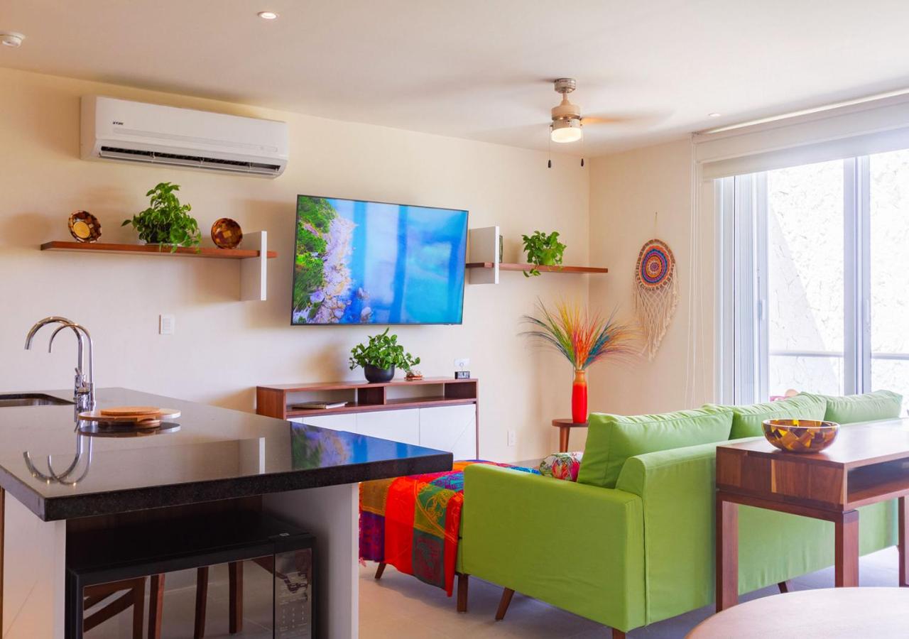 Rooftop Pool, Seaview Balcony, Beach, Gym & BBQ