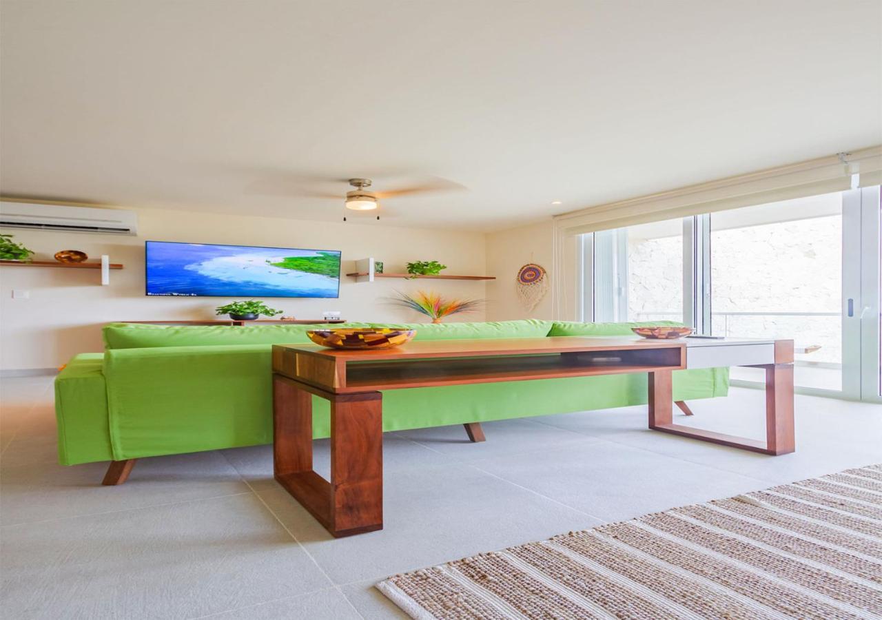 Rooftop Pool, Seaview Balcony, Beach, Gym & BBQ