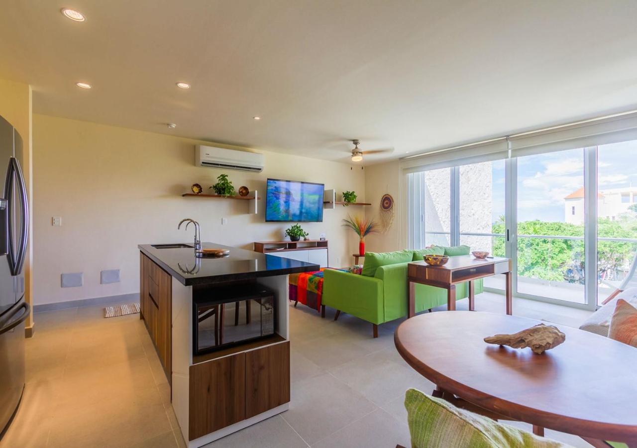Rooftop Pool, Seaview Balcony, Beach, Gym & BBQ