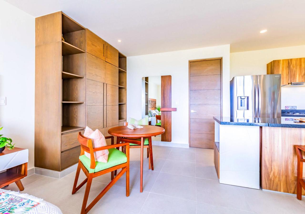 Rooftop Pool, Seaview Balcony, Beach, Gym & BBQ