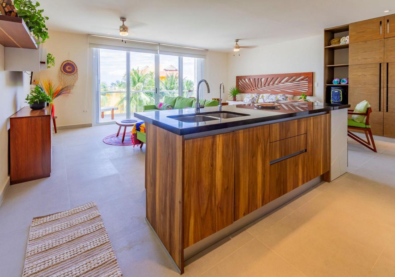 Rooftop Pool, Seaview Balcony, Beach, Gym & BBQ
