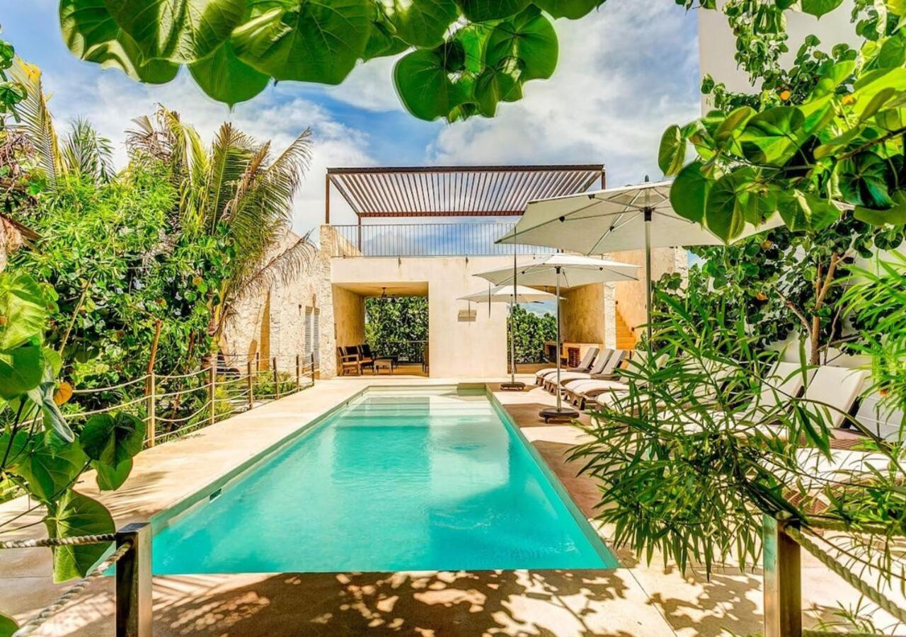 Rooftop Pool, Seaview Balcony, Beach, Gym & BBQ