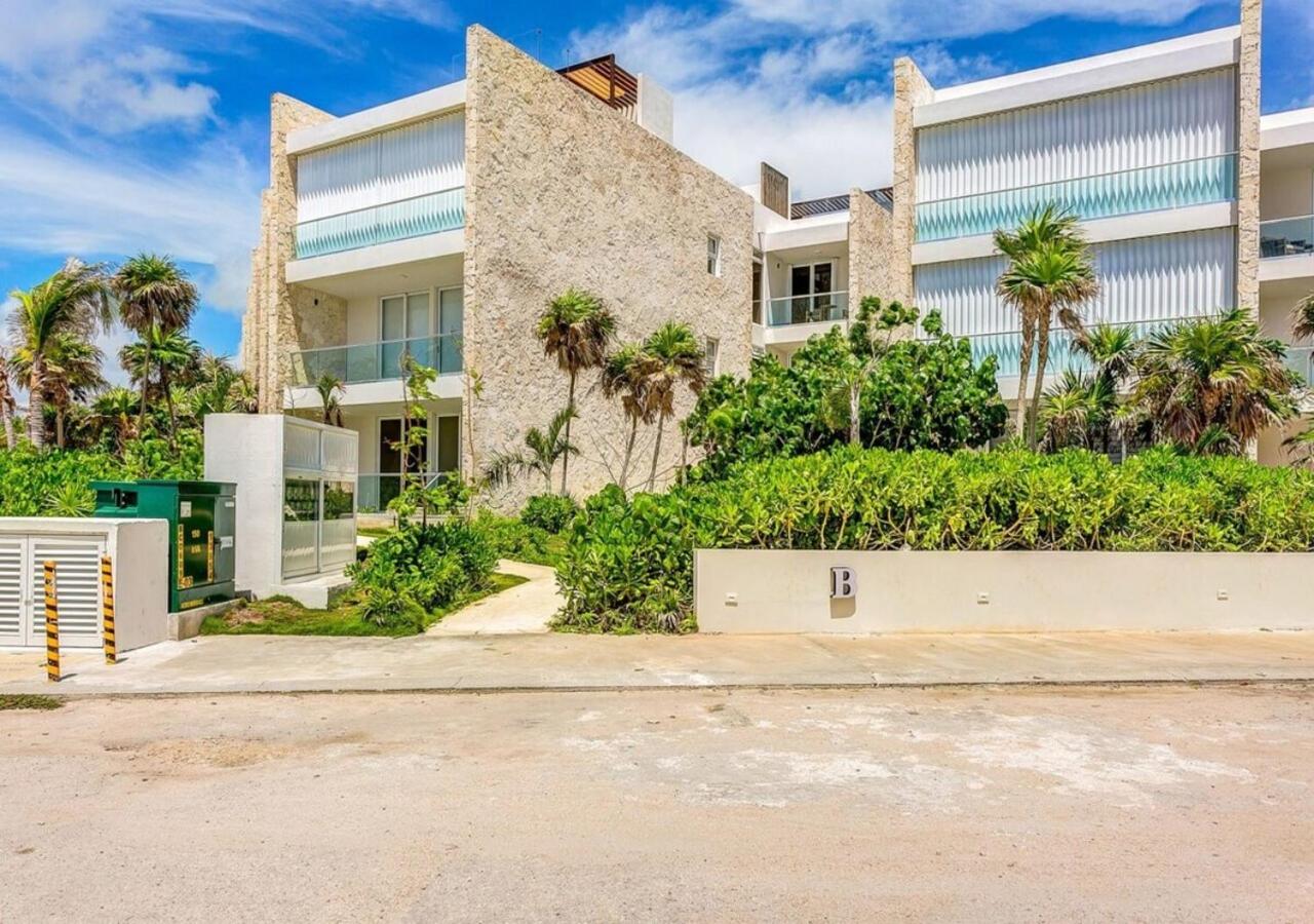 Rooftop Pool, Seaview Balcony, Beach, Gym & BBQ