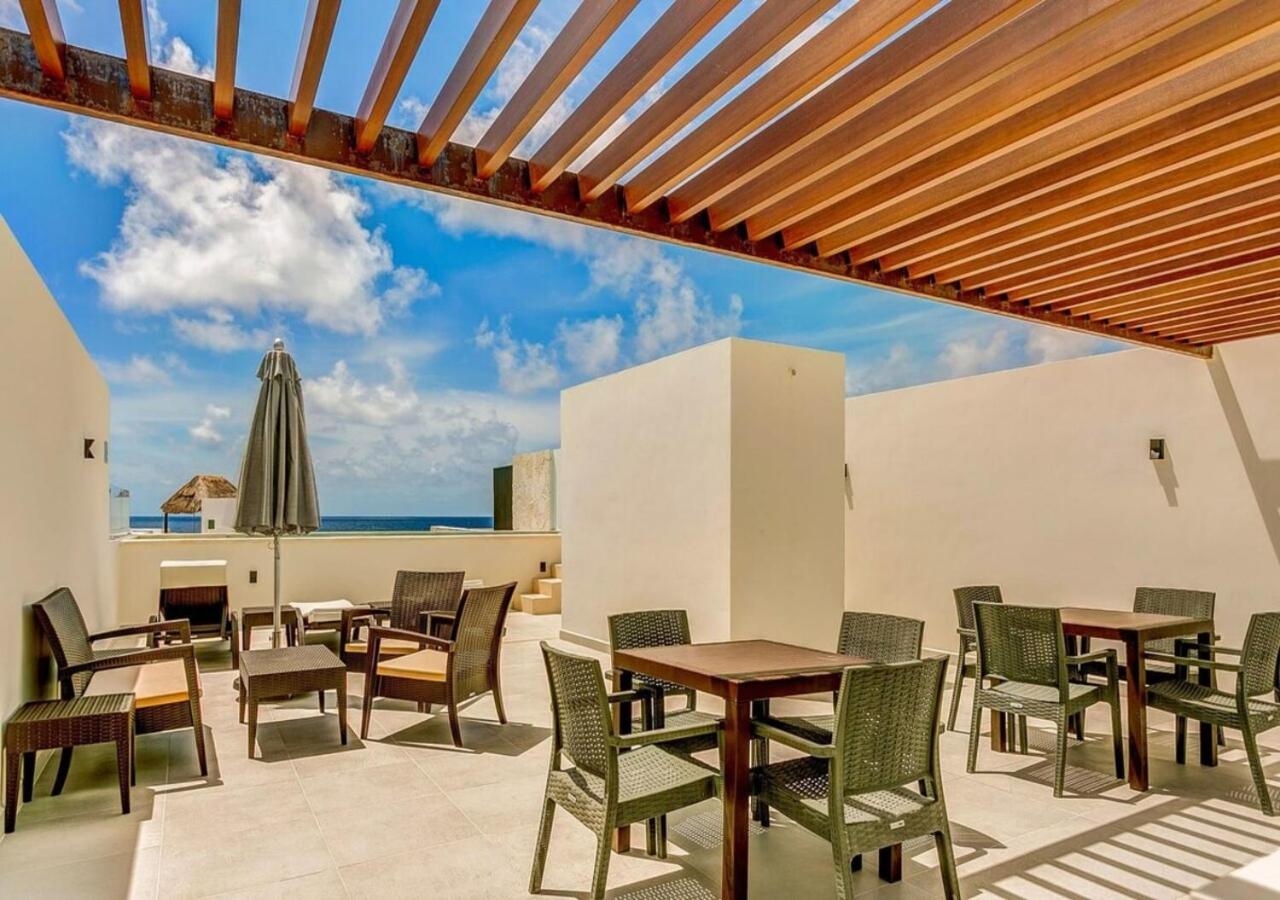 Rooftop Pool, Seaview Balcony, Beach, Gym & BBQ