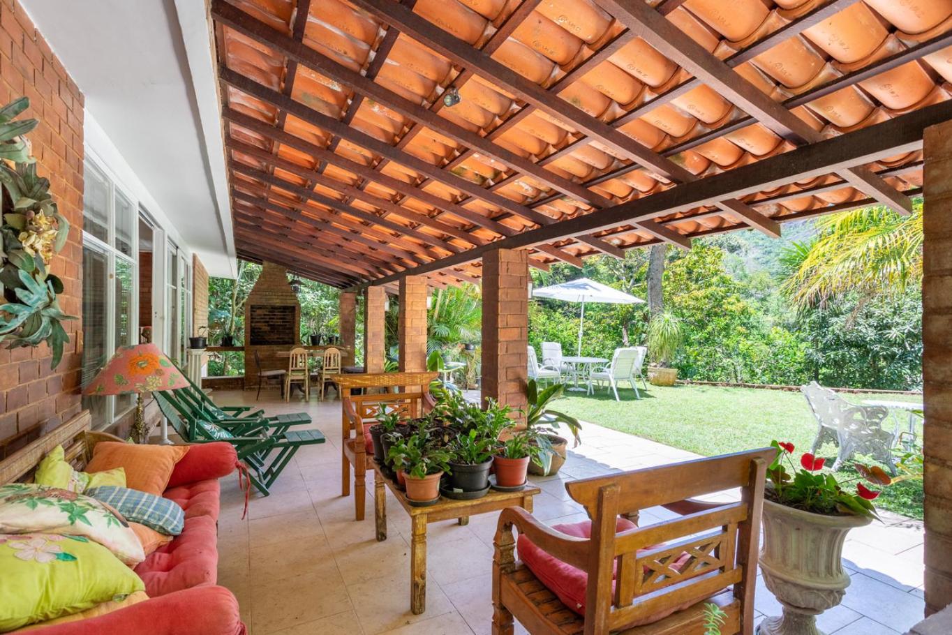 Casa com Piscina, Churrasqueira, Jogos e Lareira