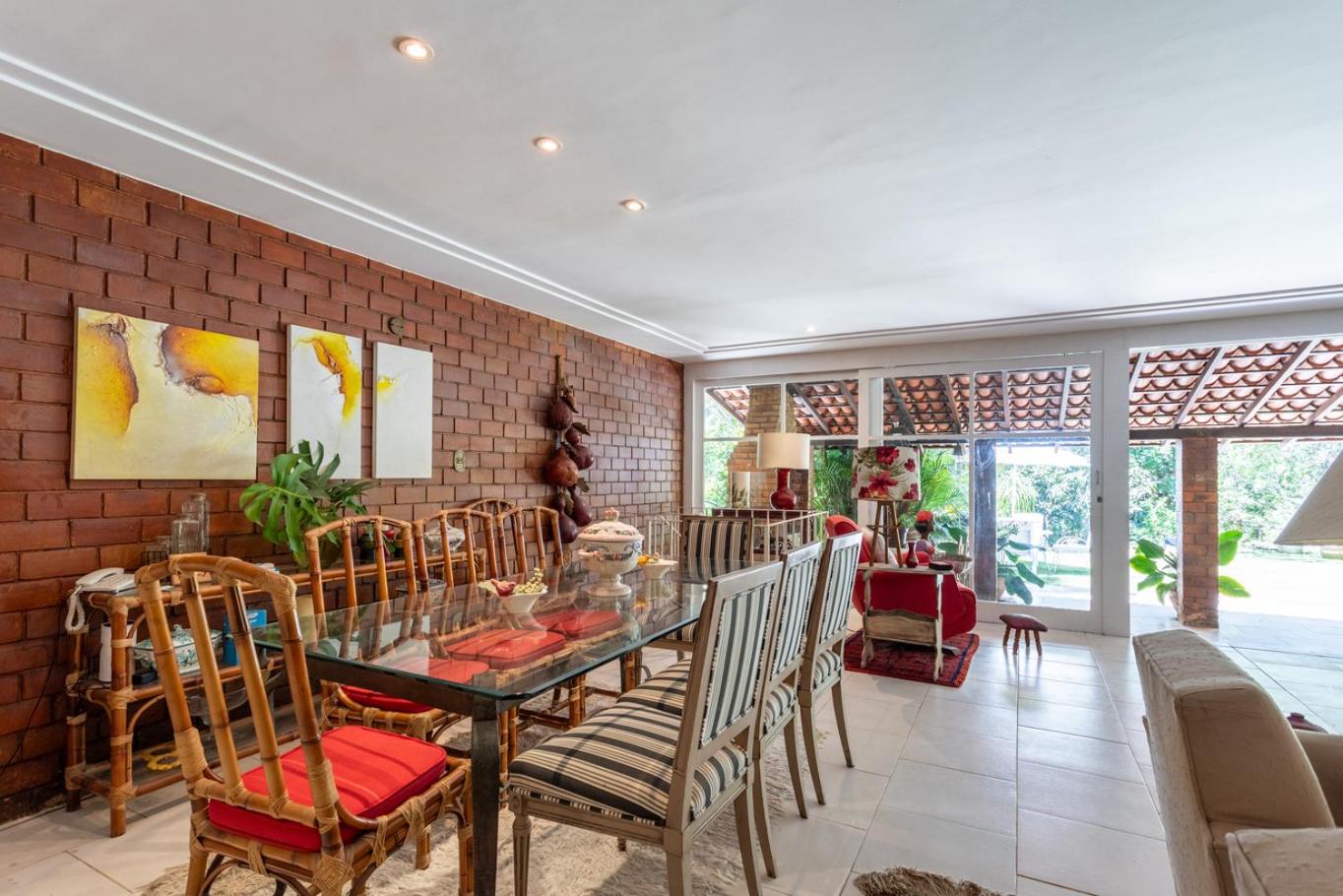 Casa com Piscina, Churrasqueira, Jogos e Lareira