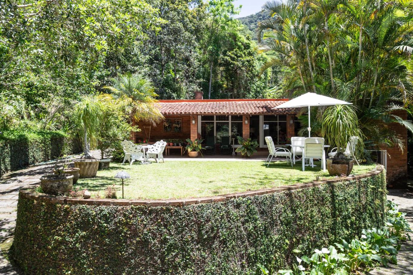 Casa com Piscina, Churrasqueira, Jogos e Lareira