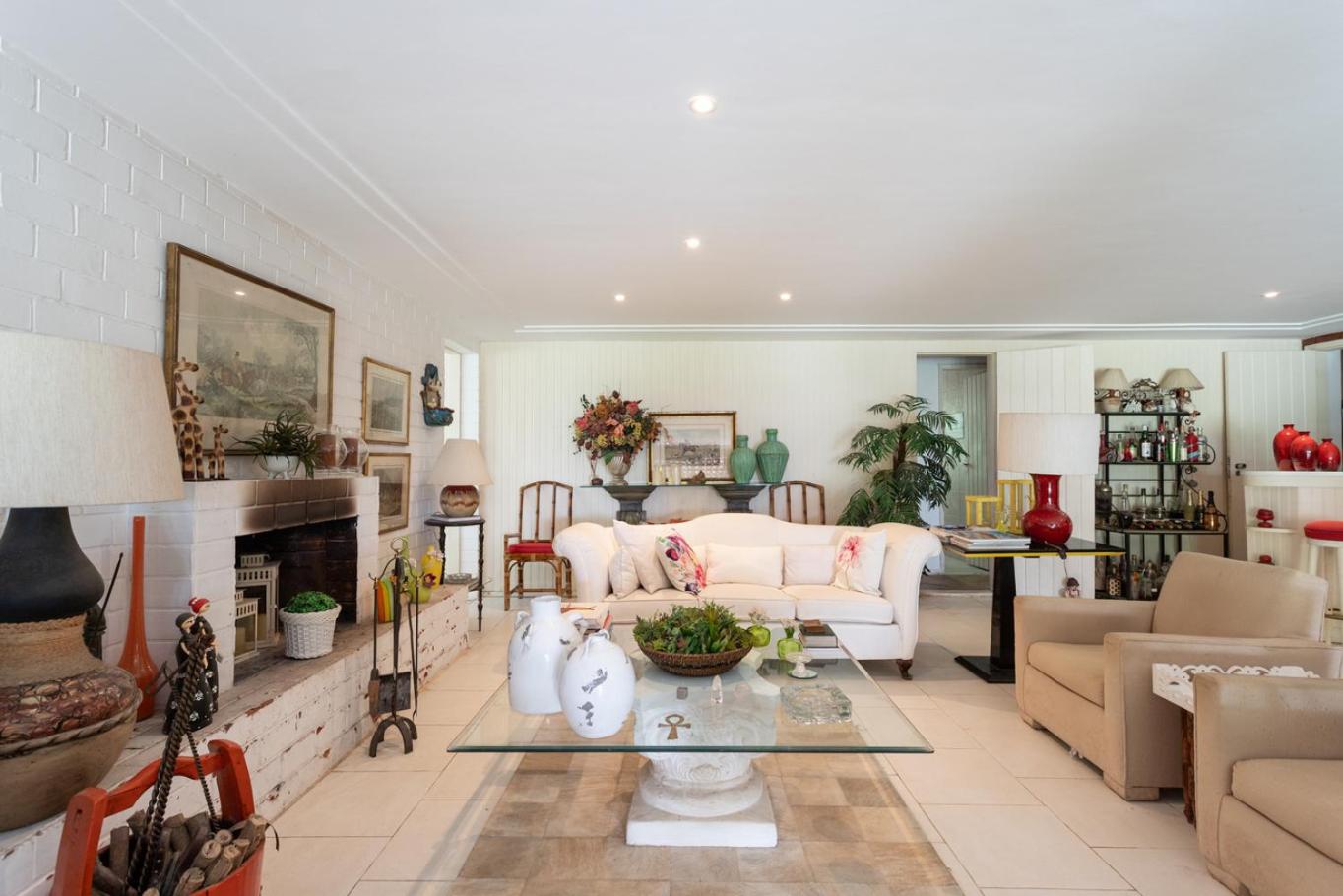 Casa com Piscina, Churrasqueira, Jogos e Lareira