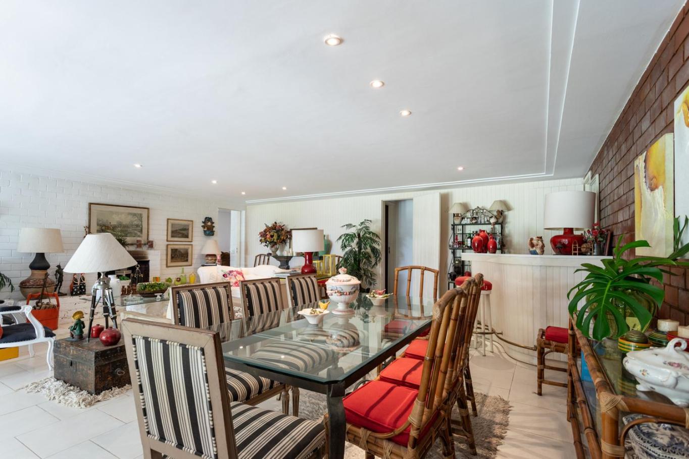 Casa com Piscina, Churrasqueira, Jogos e Lareira
