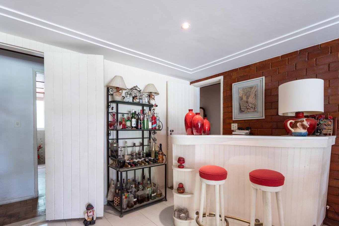 Casa com Piscina, Churrasqueira, Jogos e Lareira