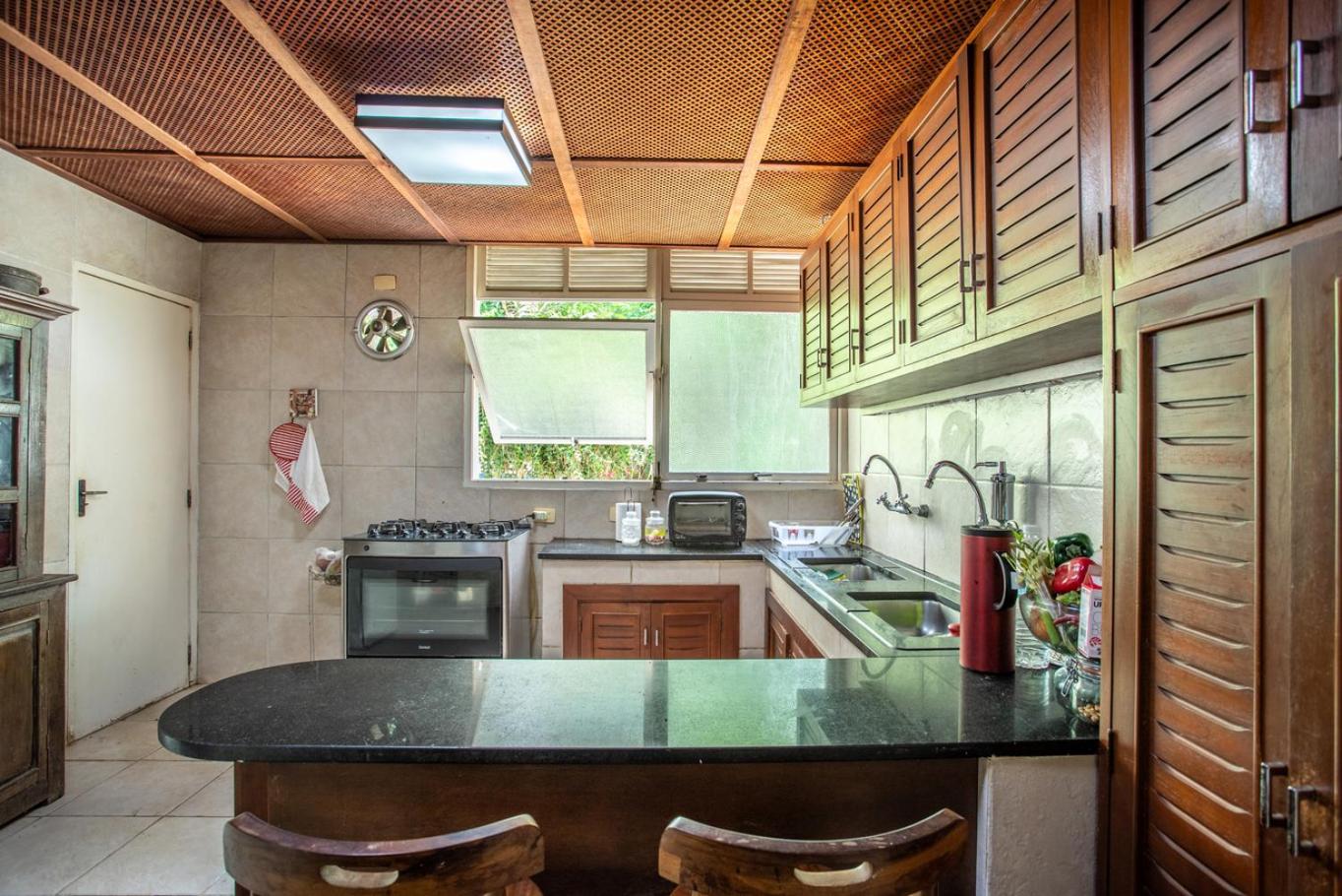 Casa com Piscina, Churrasqueira, Jogos e Lareira