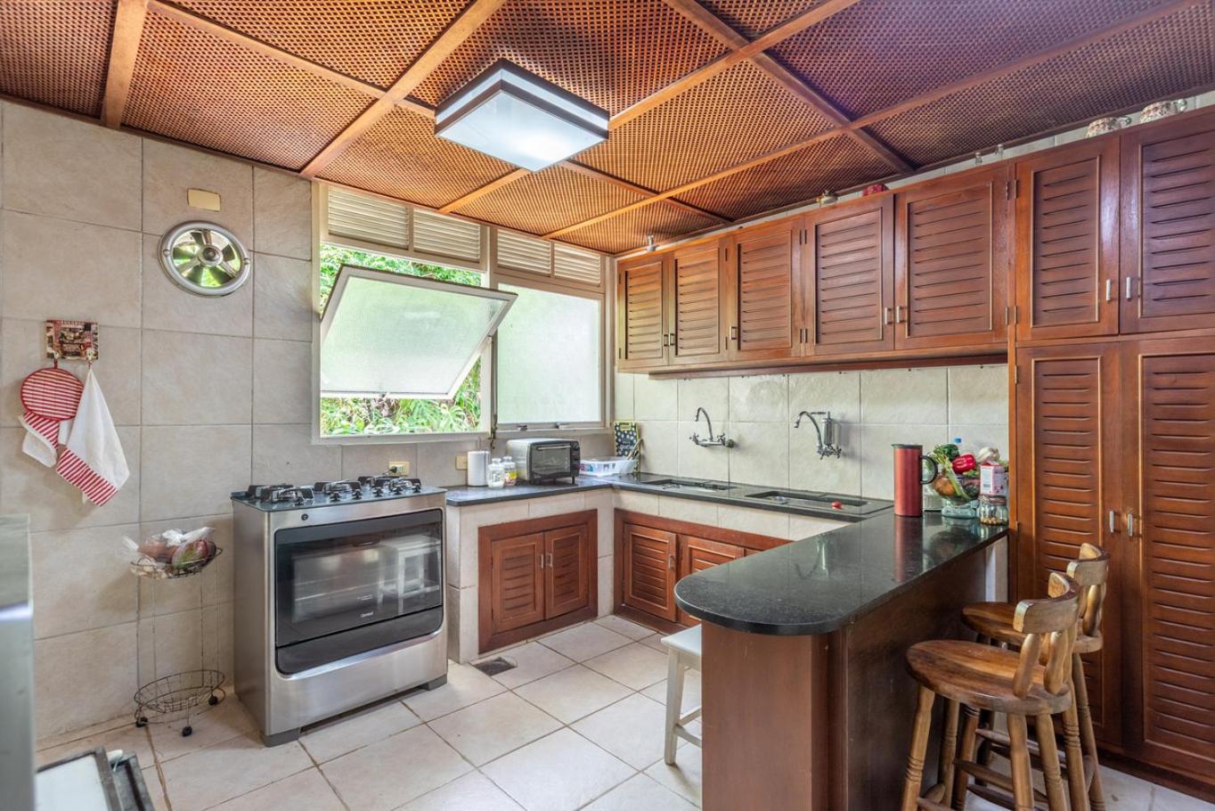Casa com Piscina, Churrasqueira, Jogos e Lareira