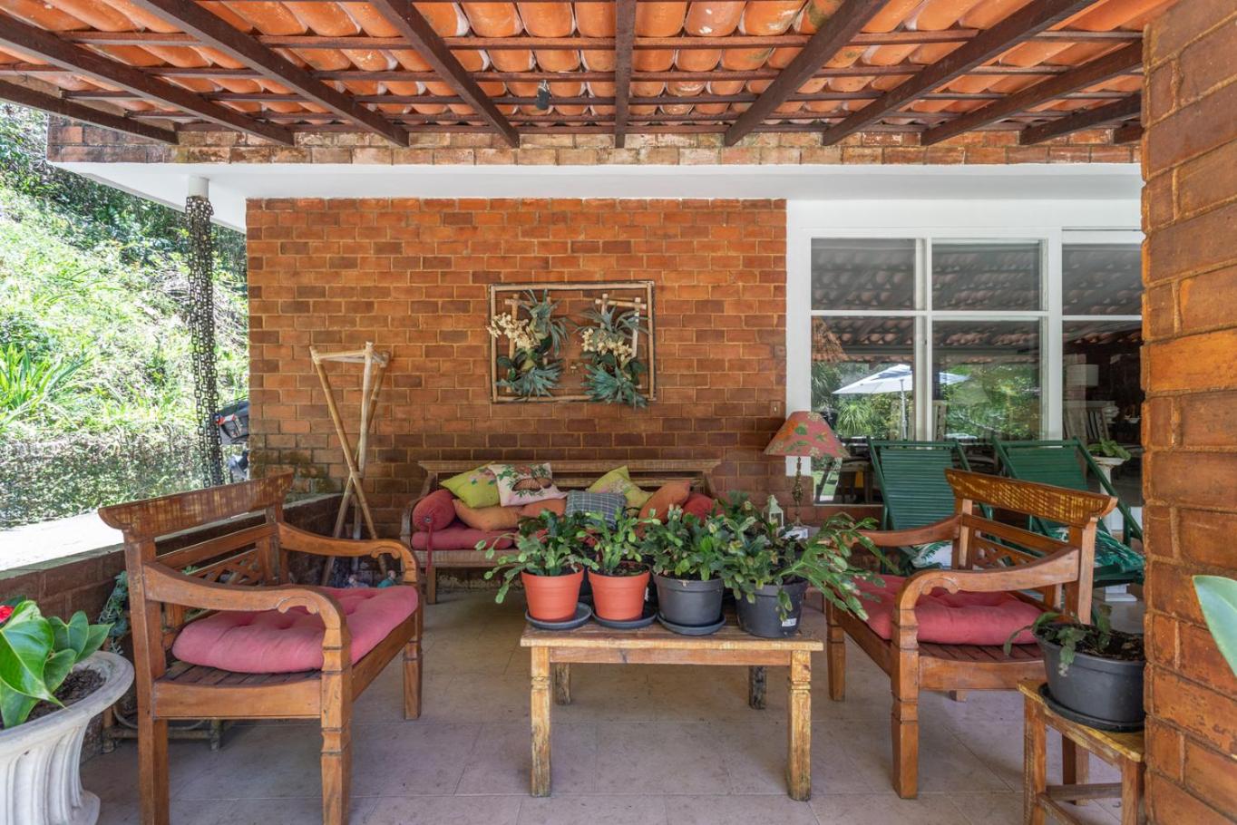 Casa com Piscina, Churrasqueira, Jogos e Lareira
