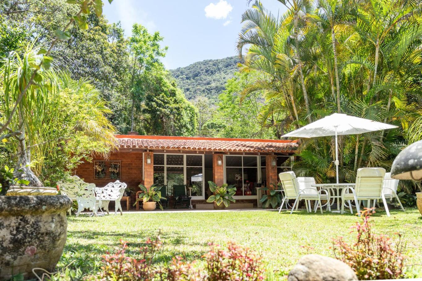 Casa com Piscina, Churrasqueira, Jogos e Lareira