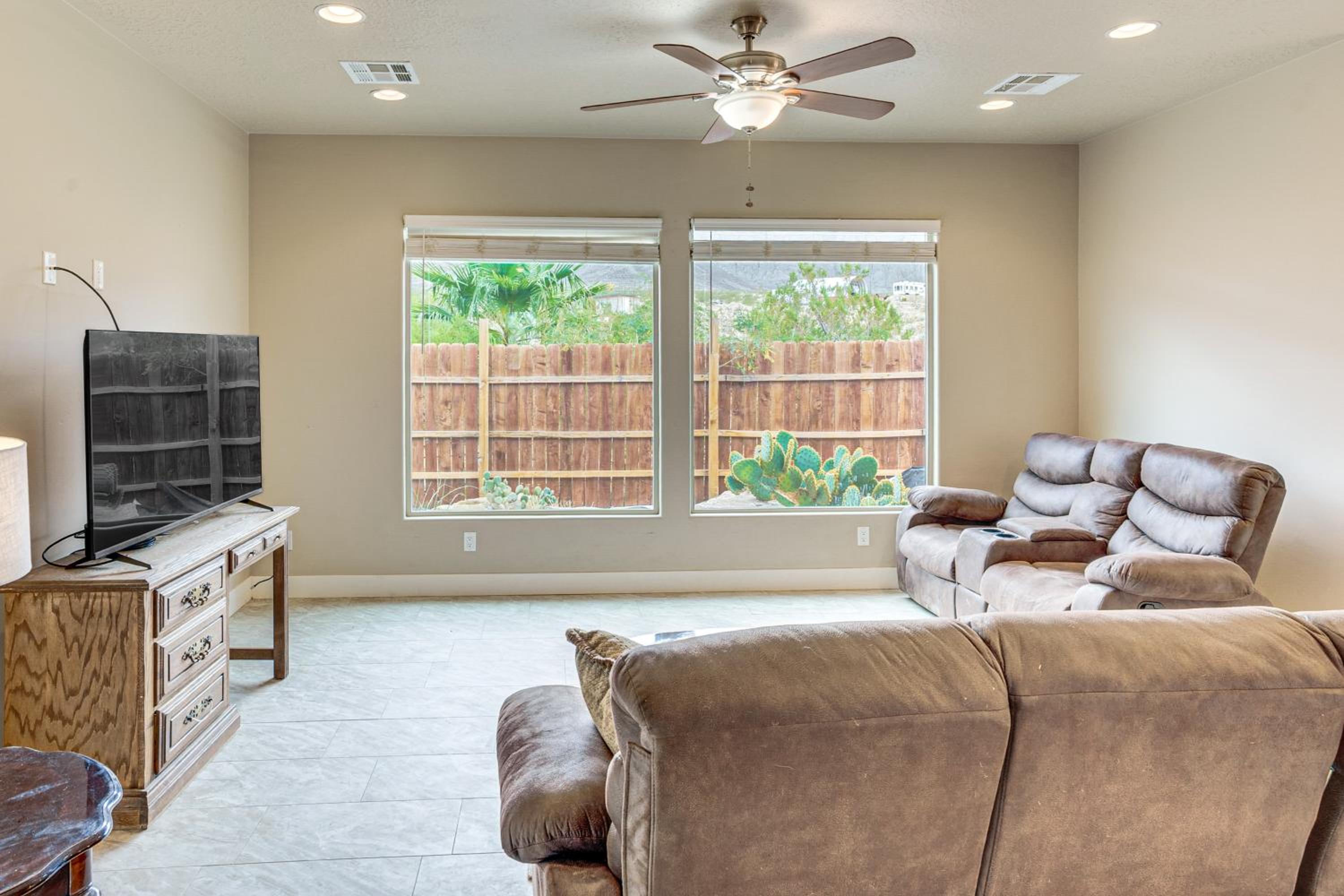 Beautiful Views of Stars and Mtns! Littlefield Home
