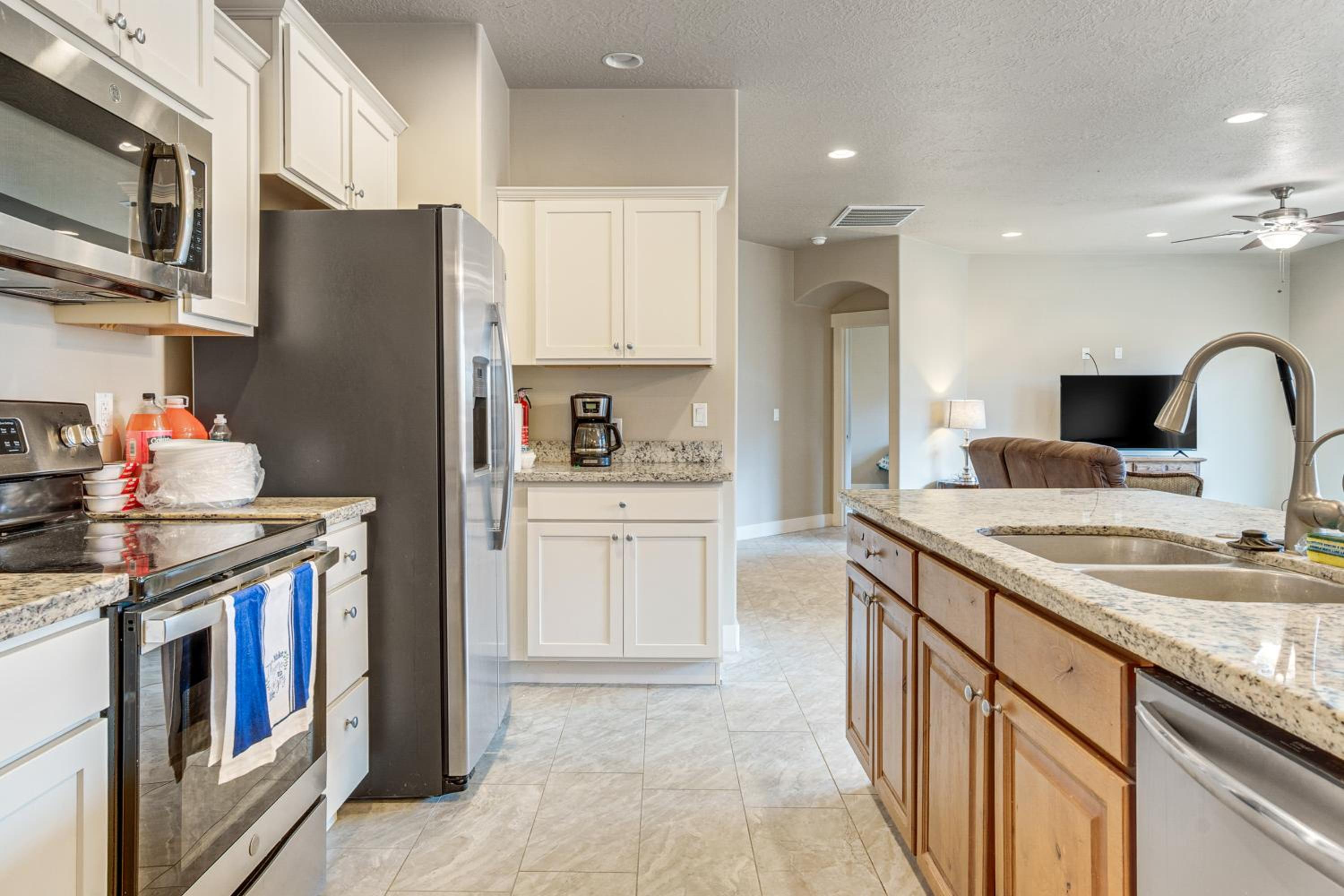Beautiful Views of Stars and Mtns! Littlefield Home