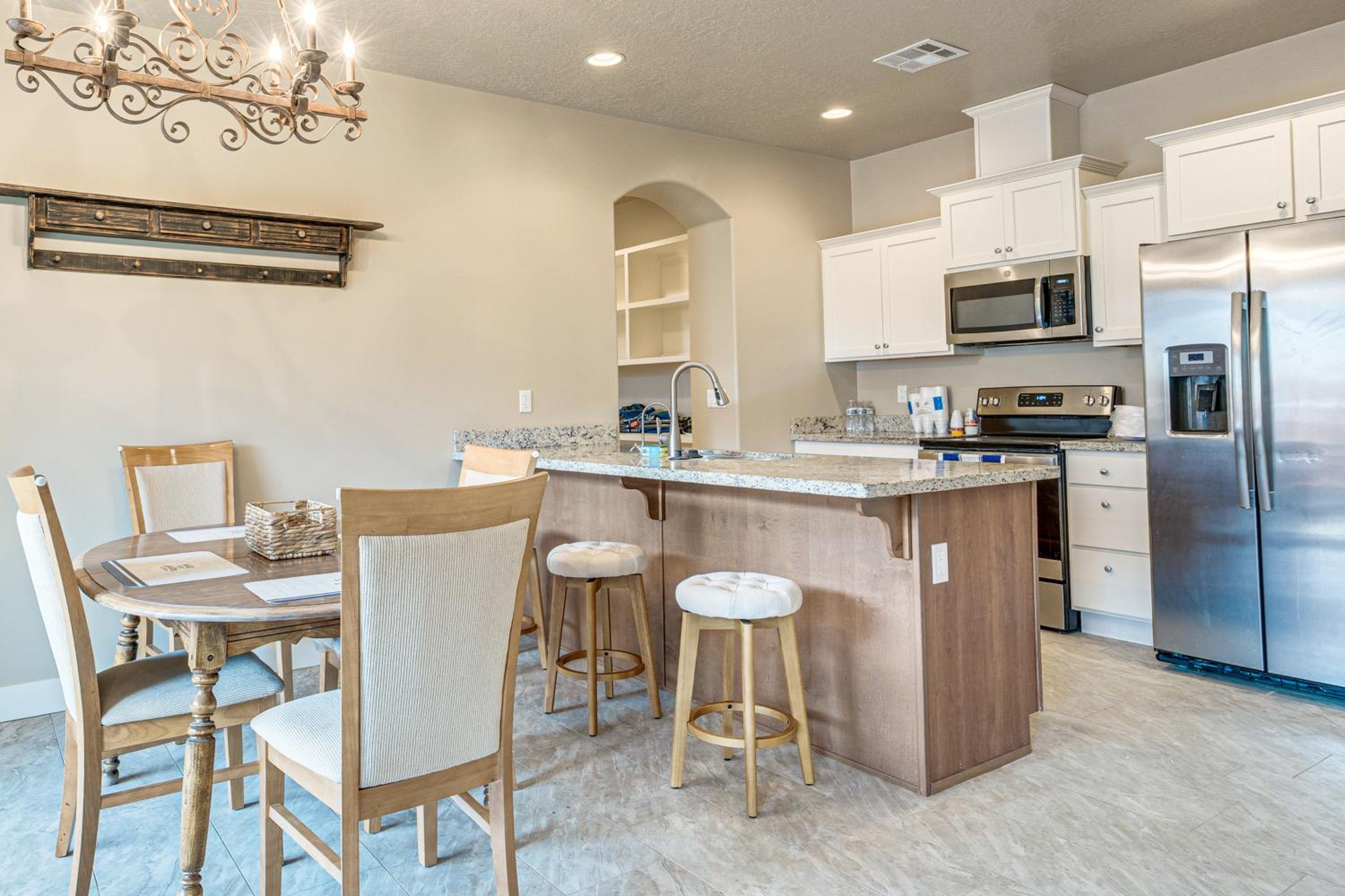 Beautiful Views of Stars and Mtns! Littlefield Home