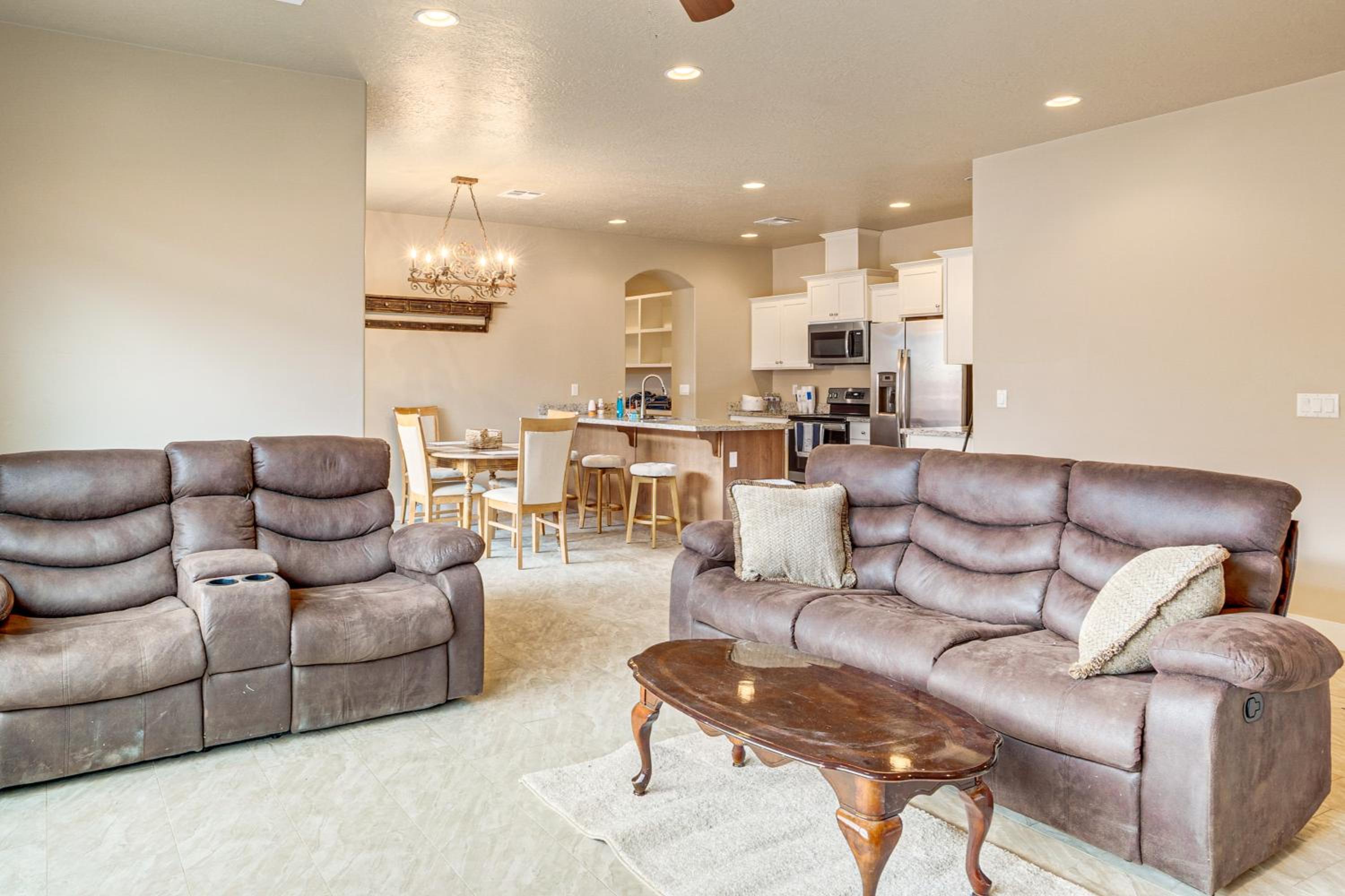 Beautiful Views of Stars and Mtns! Littlefield Home