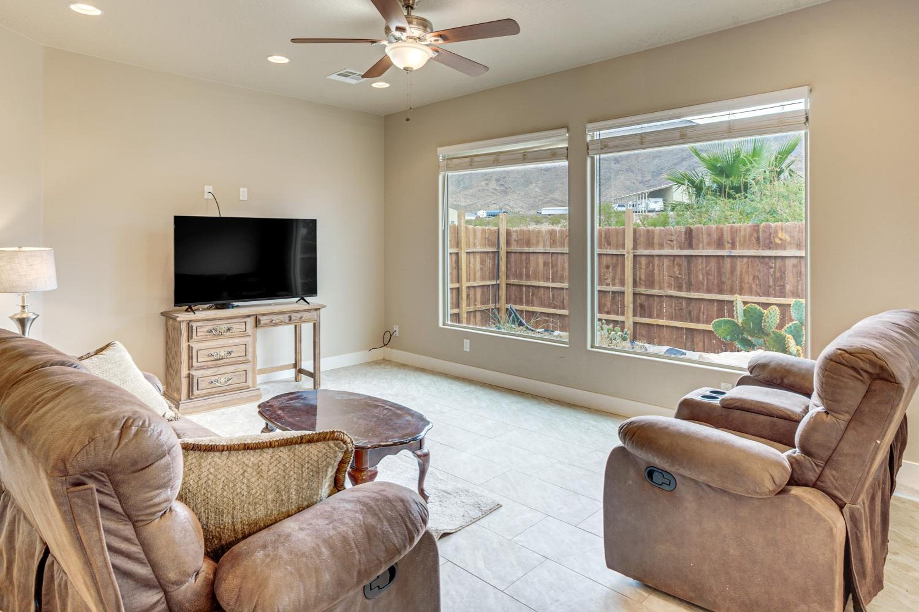 Beautiful Views of Stars and Mtns! Littlefield Home