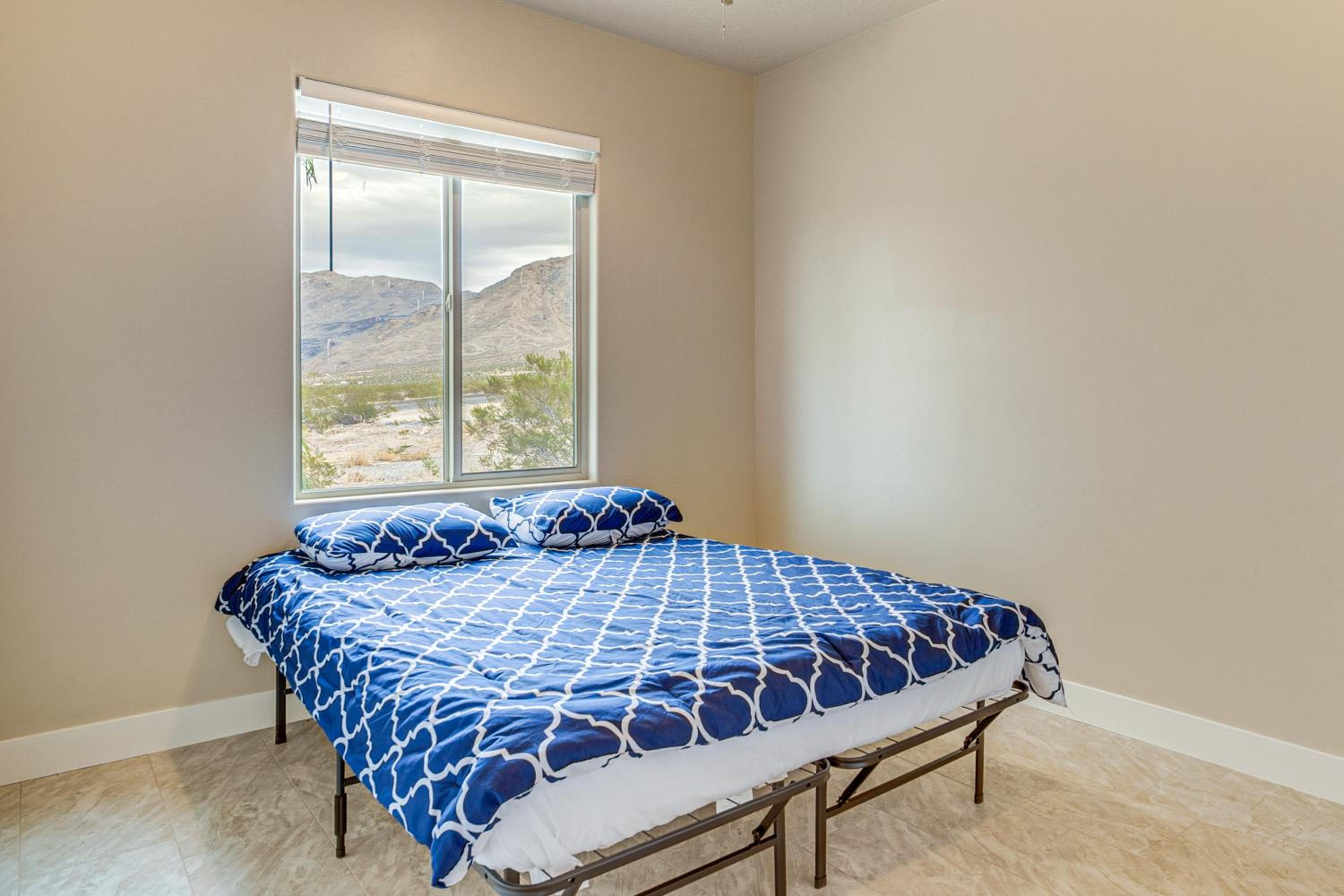Beautiful Views of Stars and Mtns! Littlefield Home