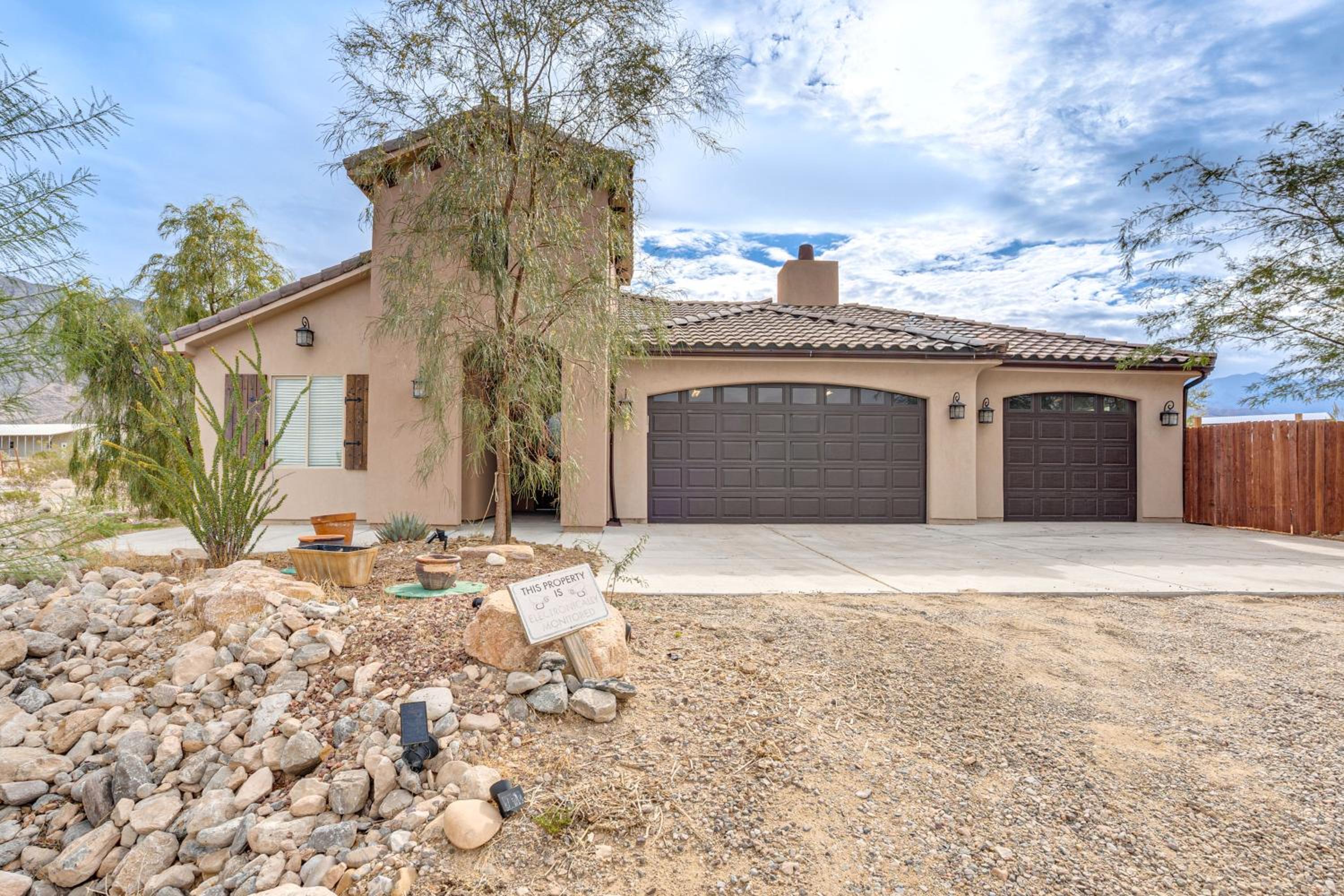 Beautiful Views of Stars and Mtns! Littlefield Home