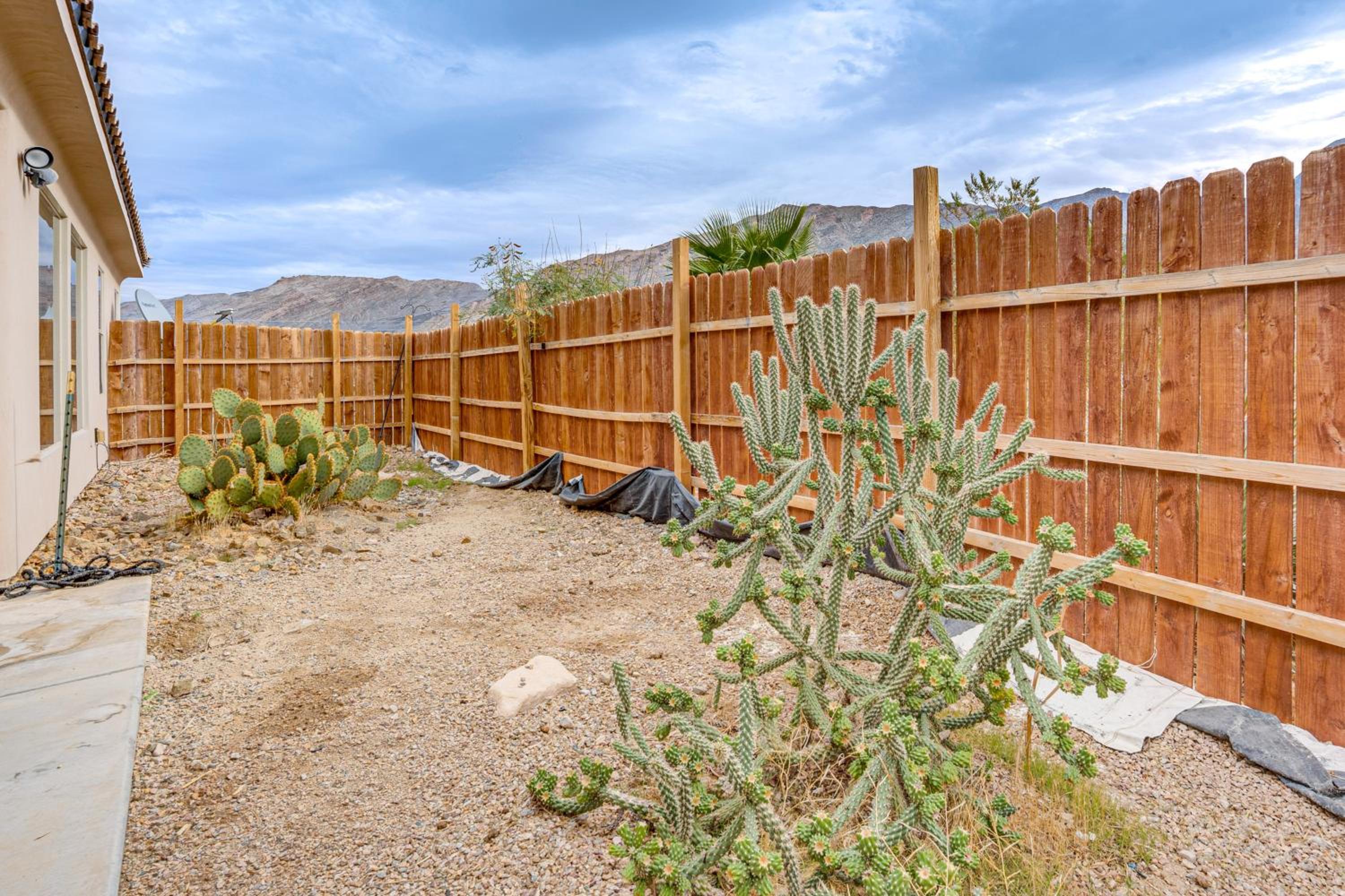 Beautiful Views of Stars and Mtns! Littlefield Home